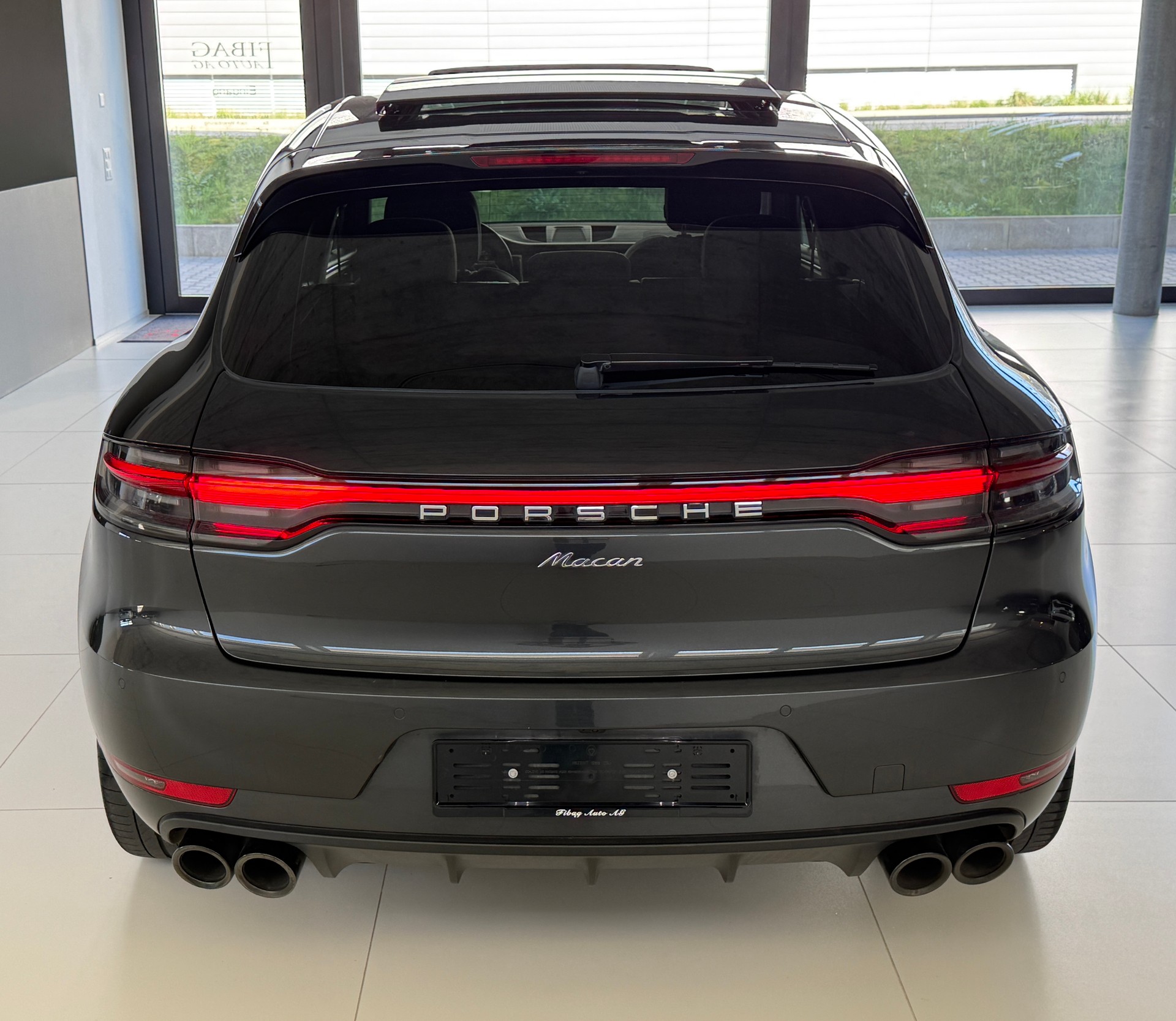 PORSCHE Macan PDK 2.0 / CH-Porsche / 1. Hand / Panoramadach / Lenkradheizung / 4x Winterräder inkl. / Distanzregler-image-26