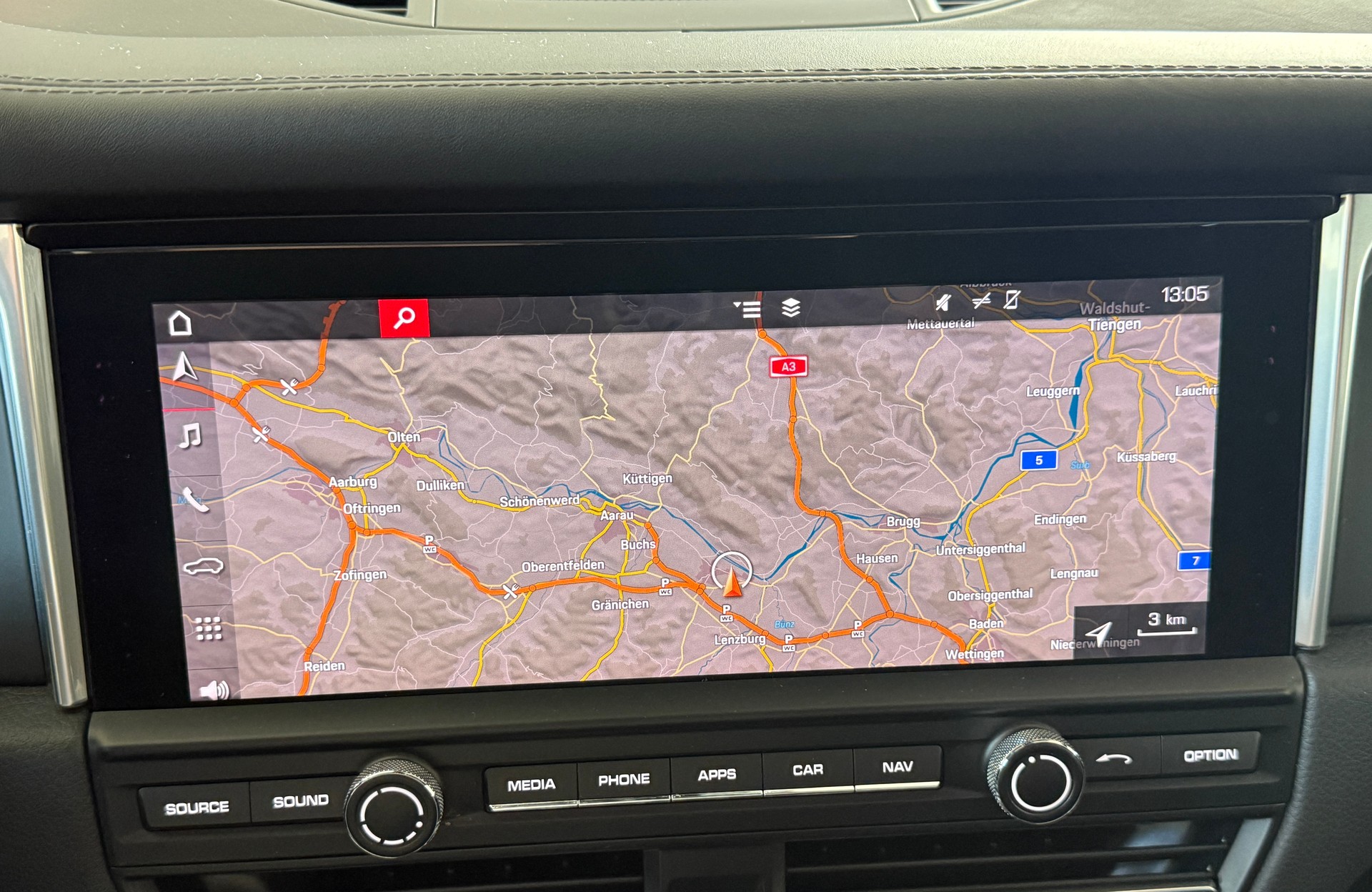 PORSCHE Macan PDK 2.0 / CH-Porsche / 1. Hand / Panoramadach / Lenkradheizung / 4x Winterräder inkl. / Distanzregler-image-19