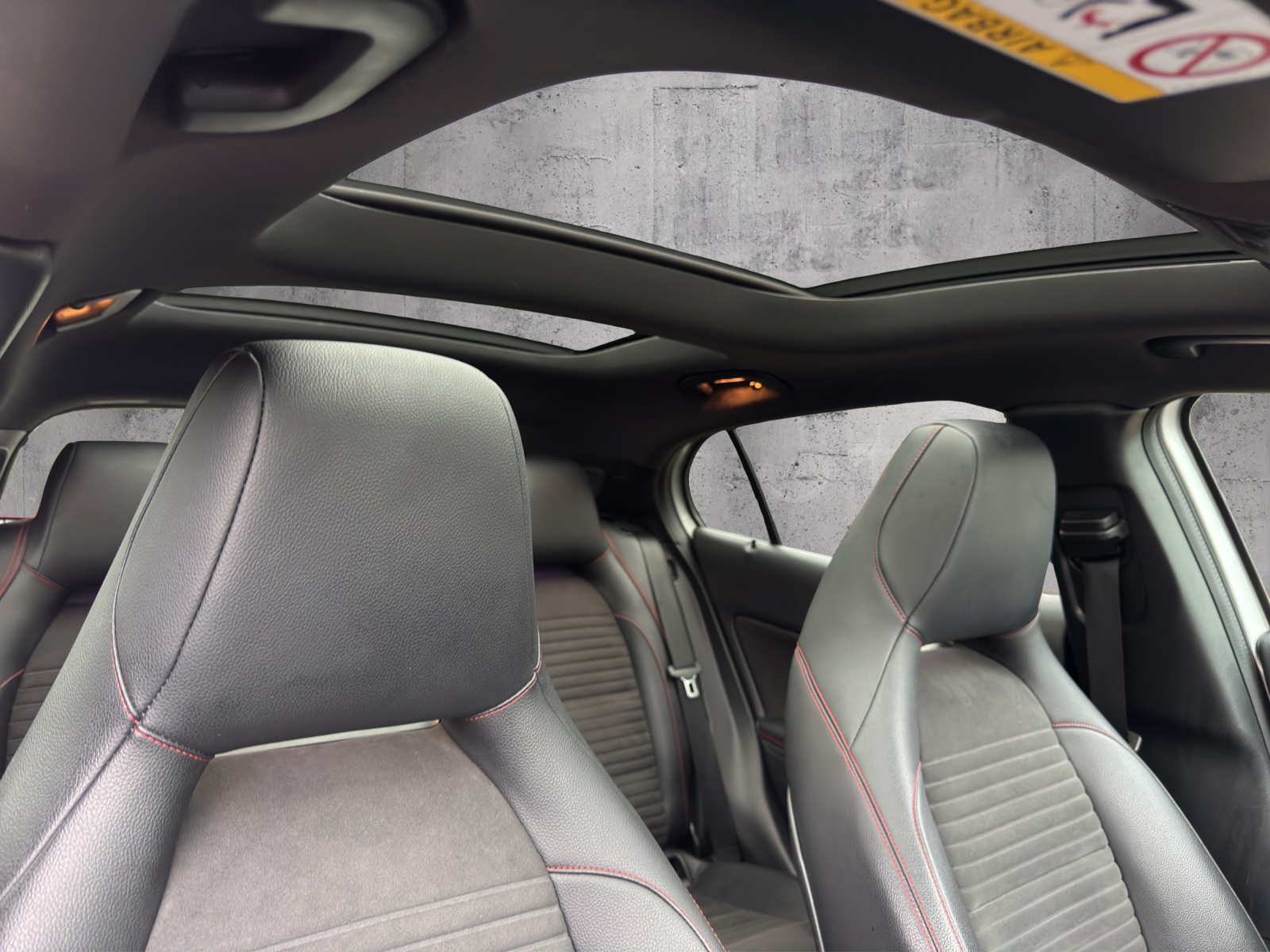 MERCEDES-BENZ GLA 250 AMG Line Swiss Star 4Matic 7G-DCT-image-14