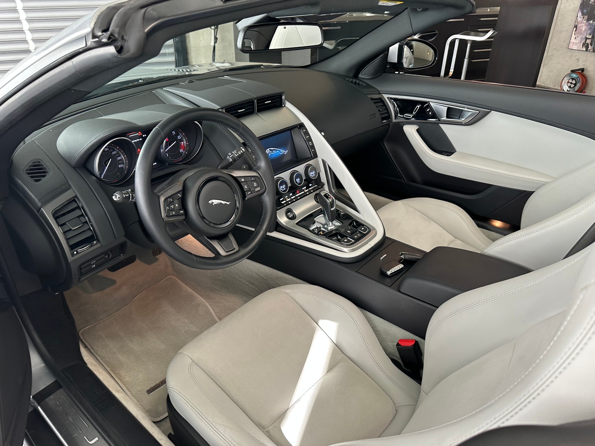 JAGUAR F-Type Convertible 3.0 V6-image-10