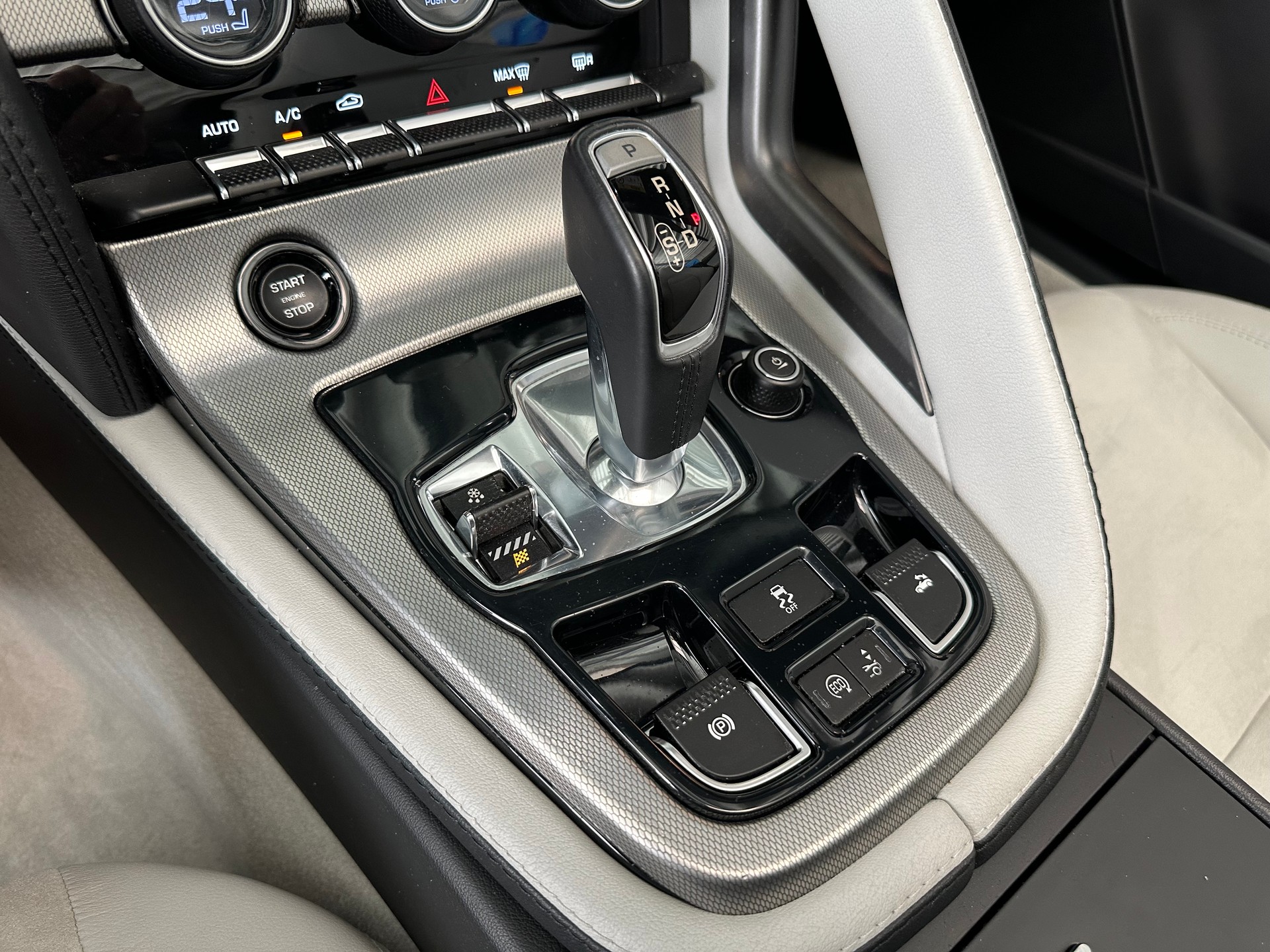JAGUAR F-Type Convertible 3.0 V6-image-12