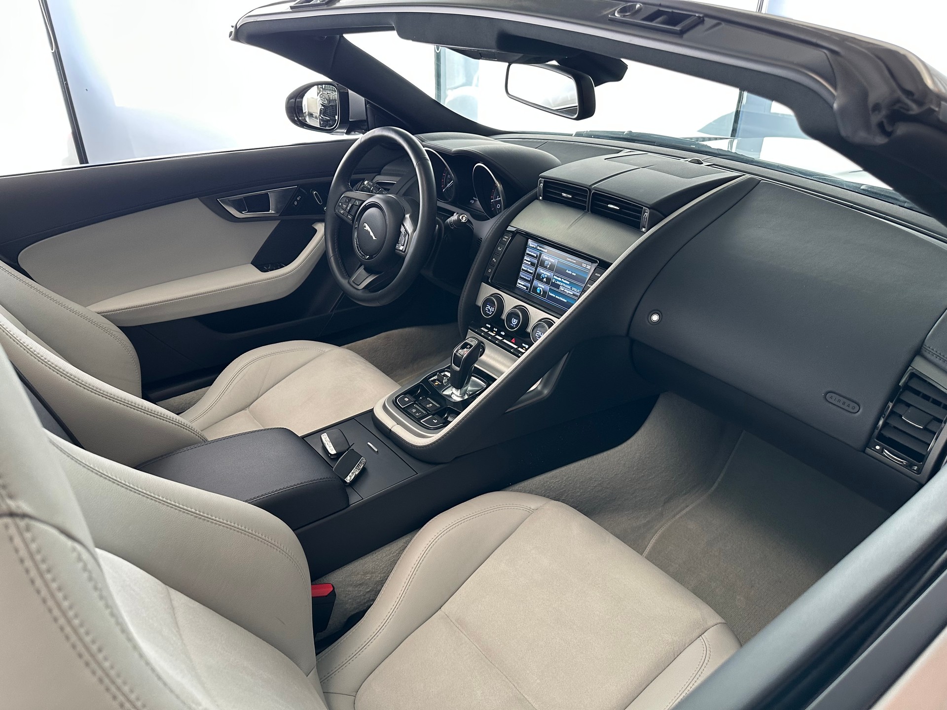 JAGUAR F-Type Convertible 3.0 V6-image-19