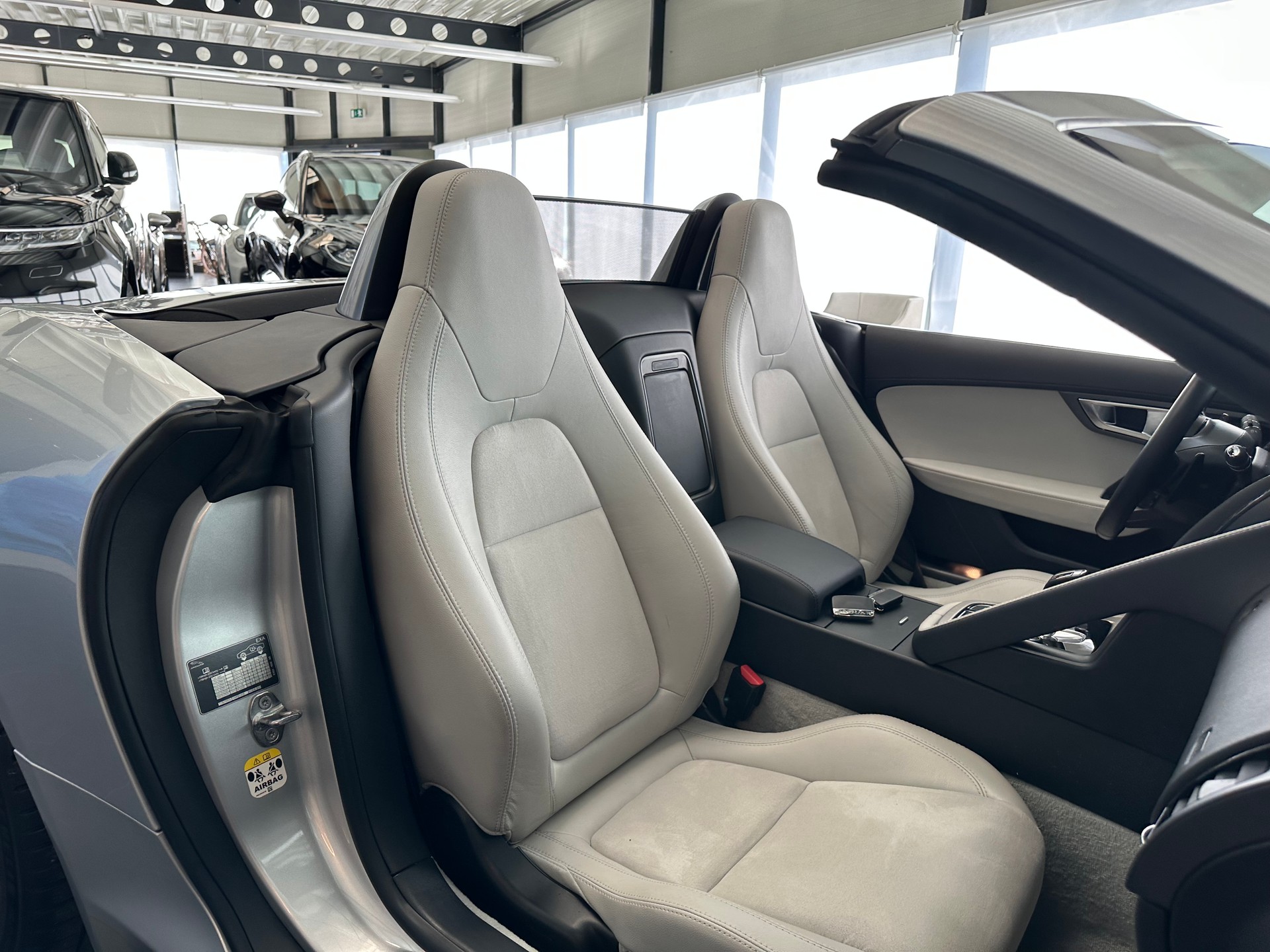 JAGUAR F-Type Convertible 3.0 V6-image-21