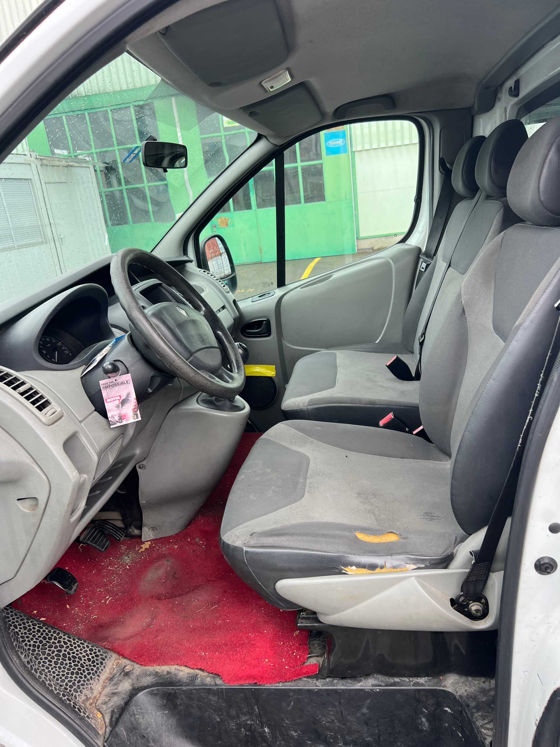 RENAULT Trafic 2.0 dCi 90 2.7t L1H1-image-9