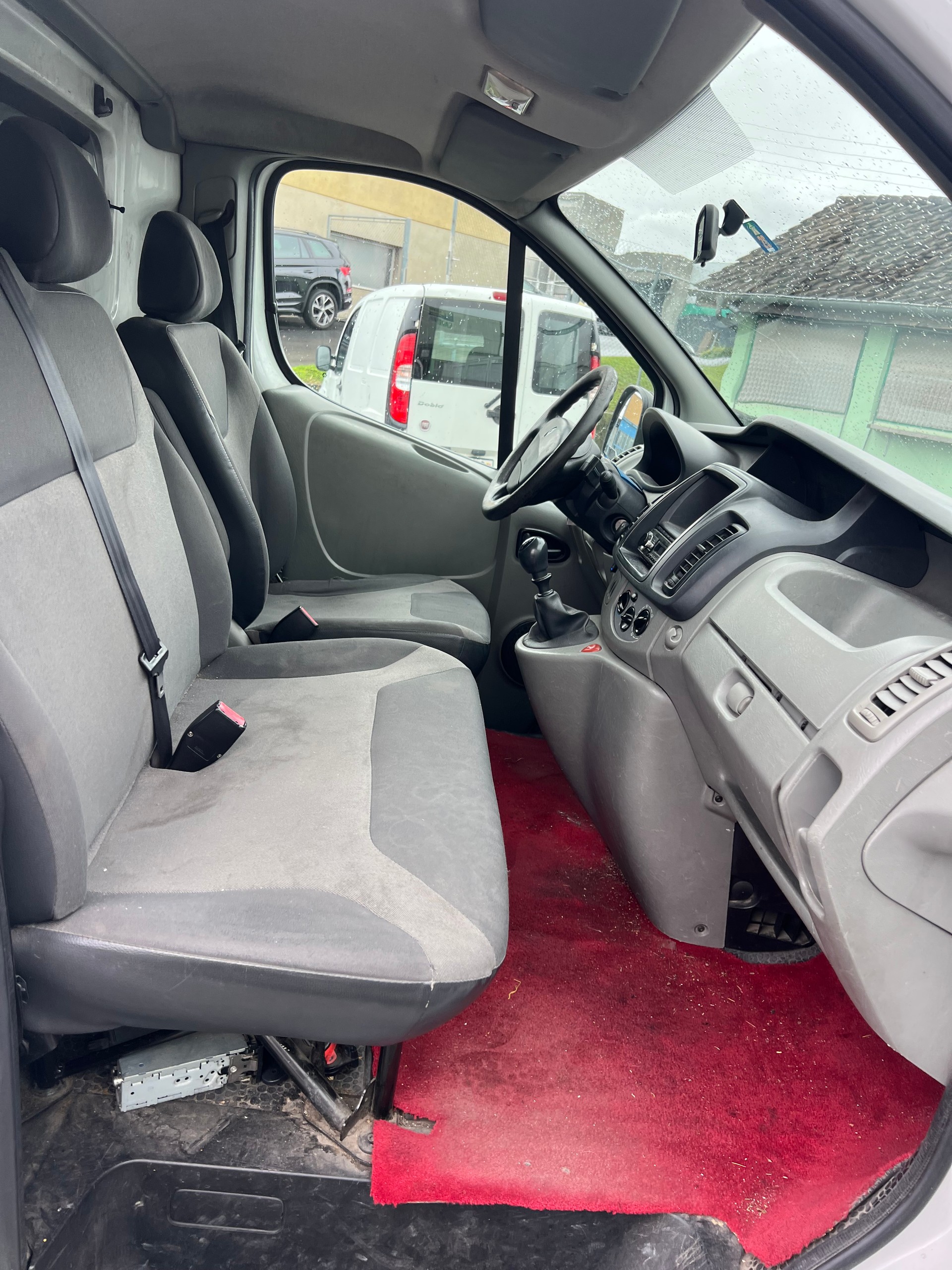 RENAULT Trafic 2.0 dCi 90 2.7t L1H1-image-13