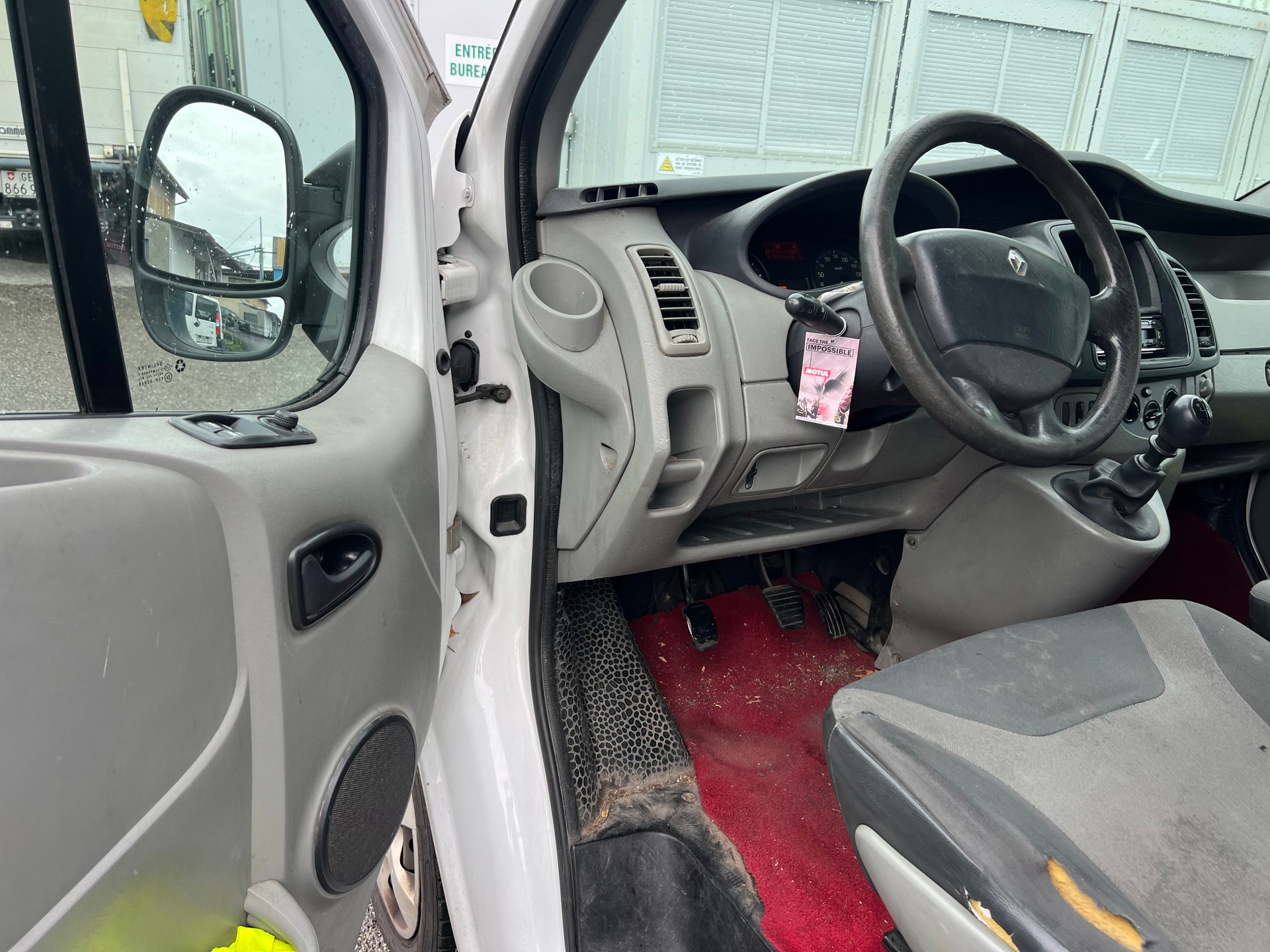 RENAULT Trafic 2.0 dCi 90 2.7t L1H1-image-8