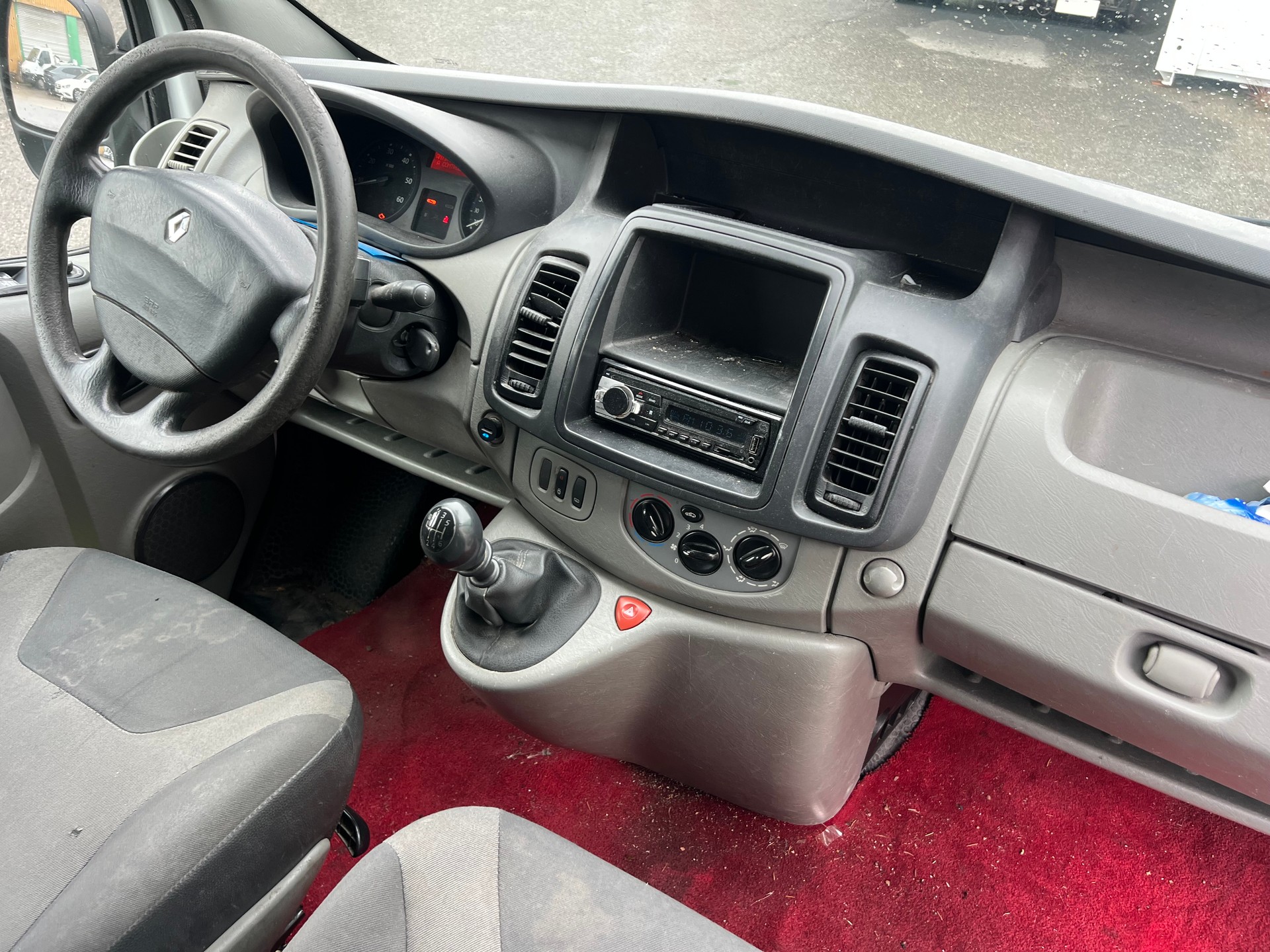RENAULT Trafic 2.0 dCi 90 2.7t L1H1-image-12