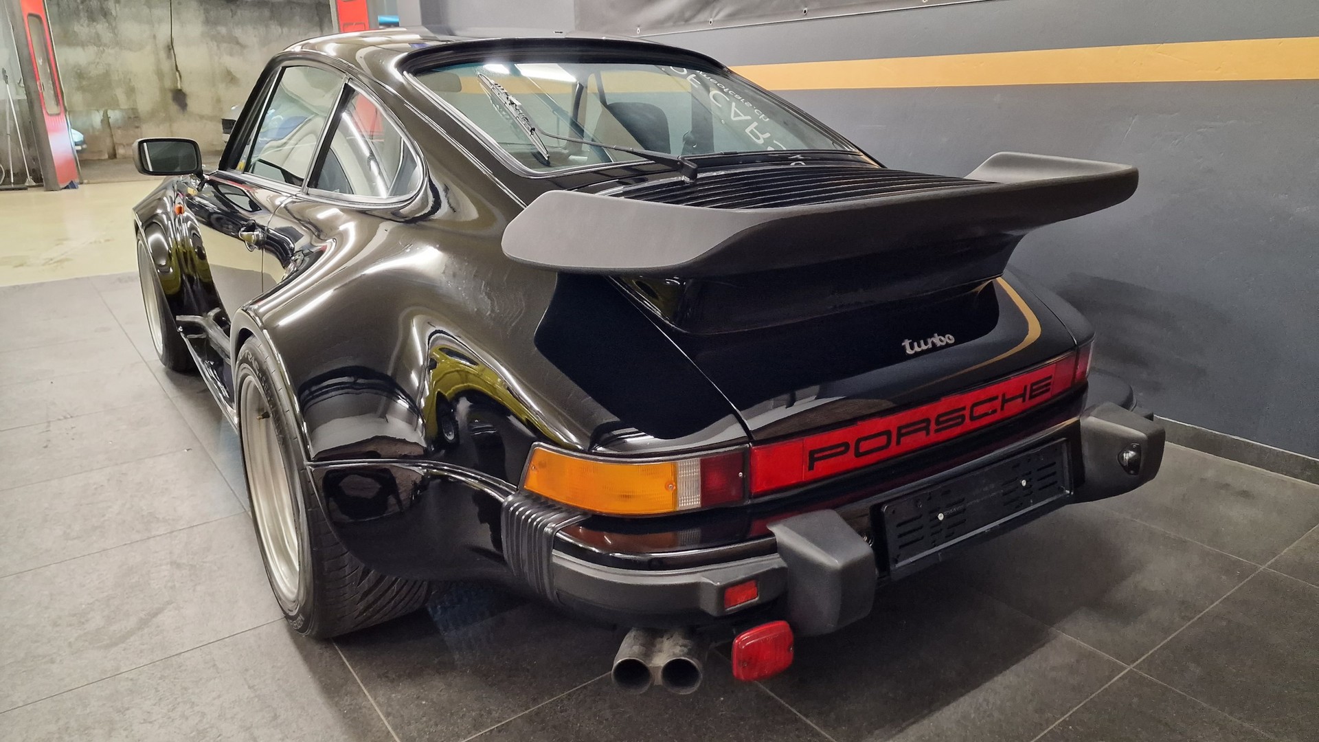 PORSCHE 911 930 3.3 Turbo-image-14