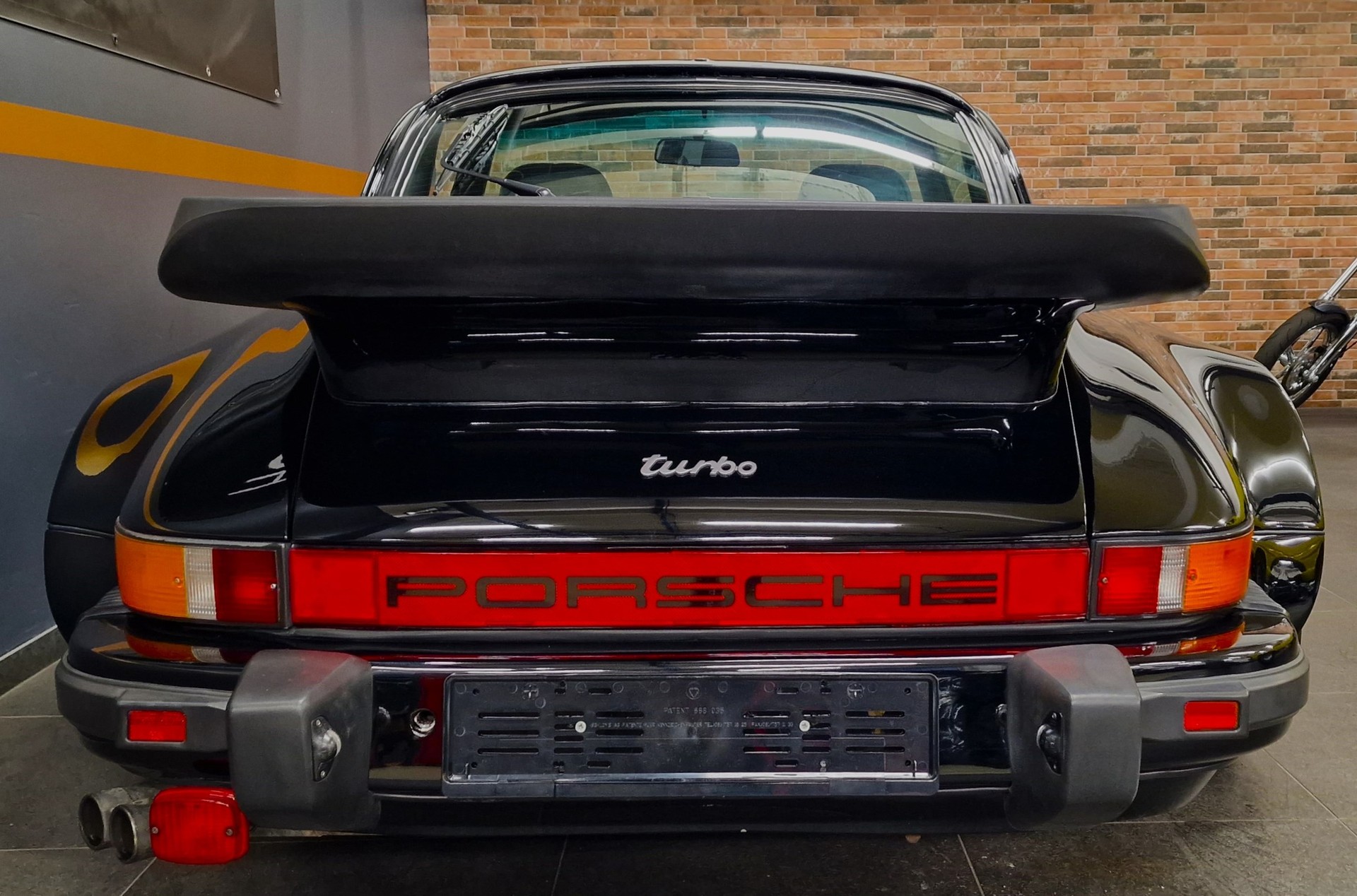 PORSCHE 911 930 3.3 Turbo-image-16