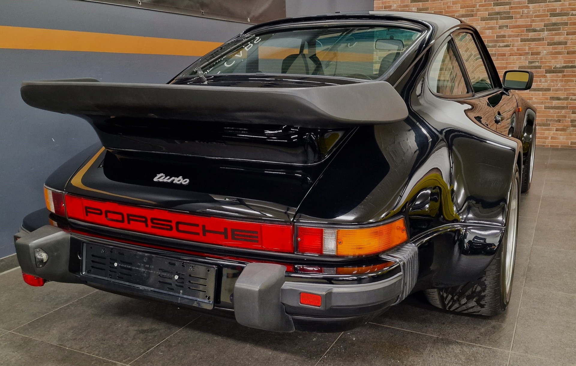 PORSCHE 911 930 3.3 Turbo-image-17