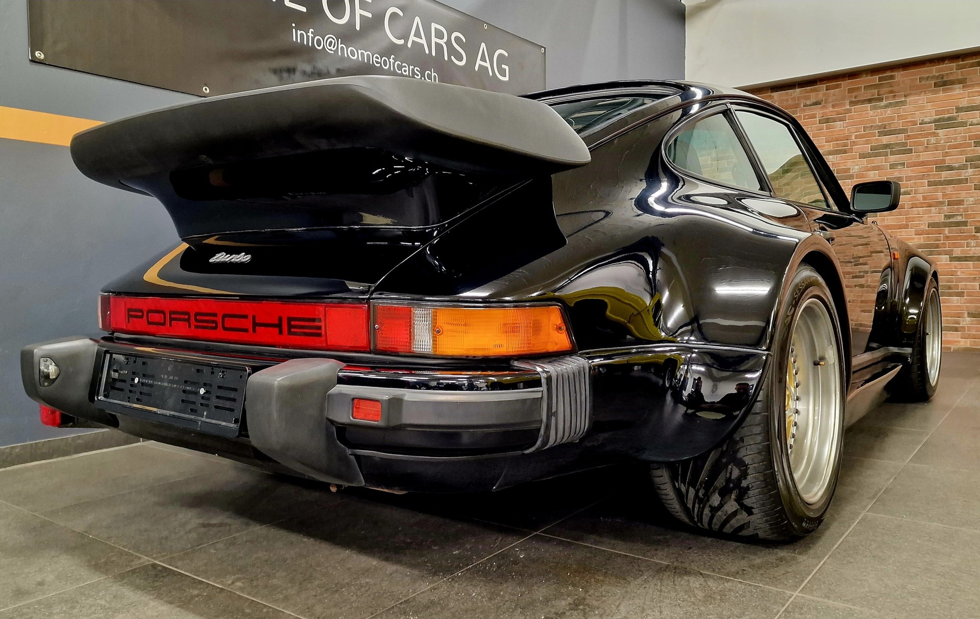 PORSCHE 911 930 3.3 Turbo-image-18