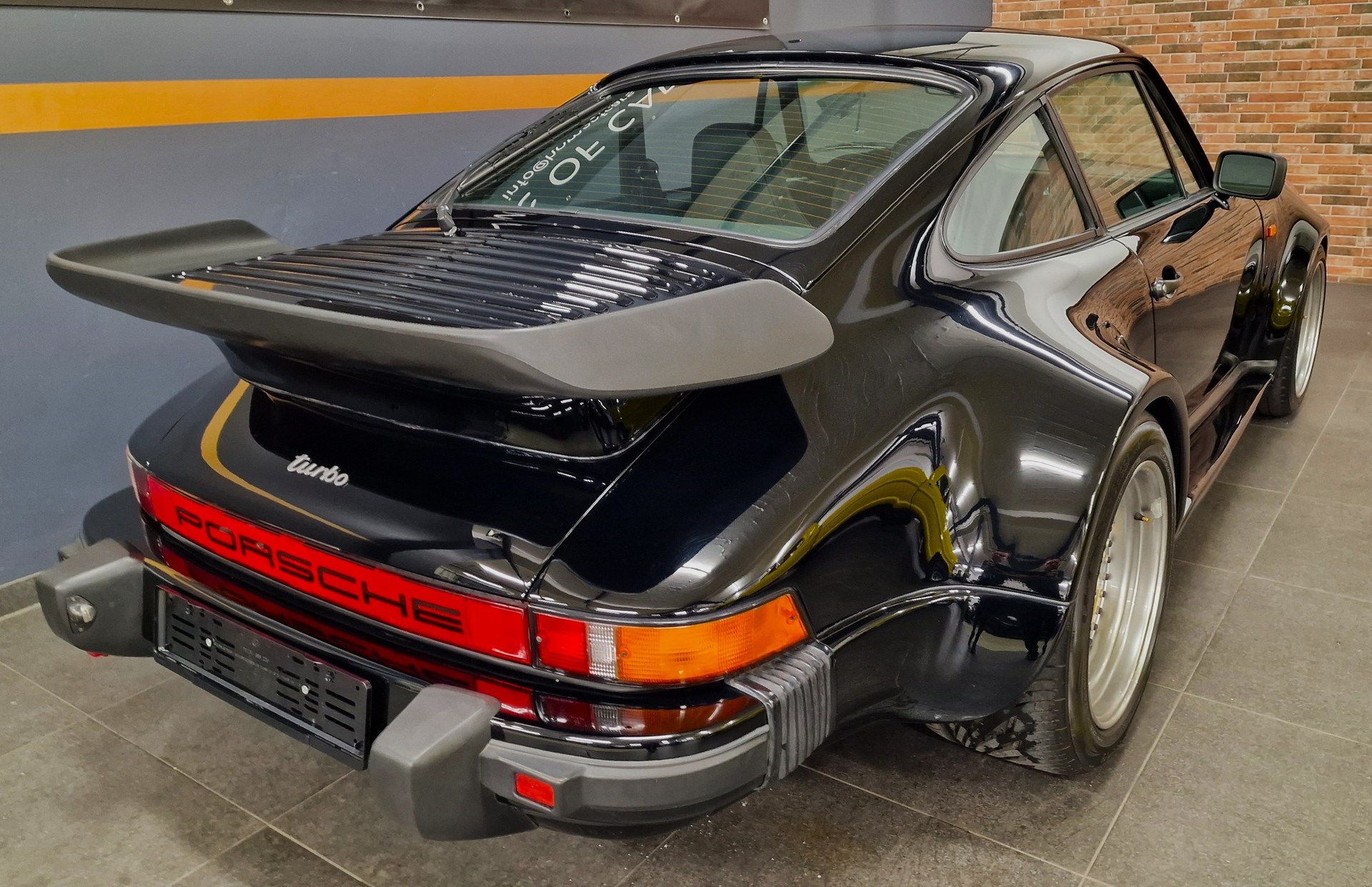 PORSCHE 911 930 3.3 Turbo-image-19