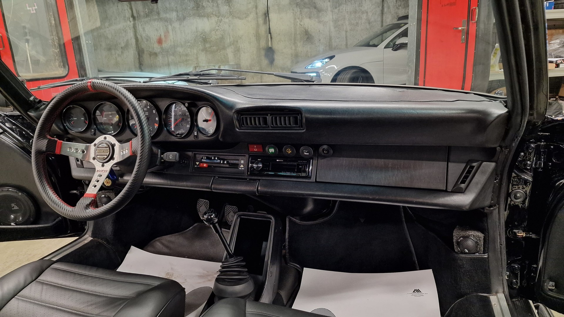 PORSCHE 911 930 3.3 Turbo-image-28