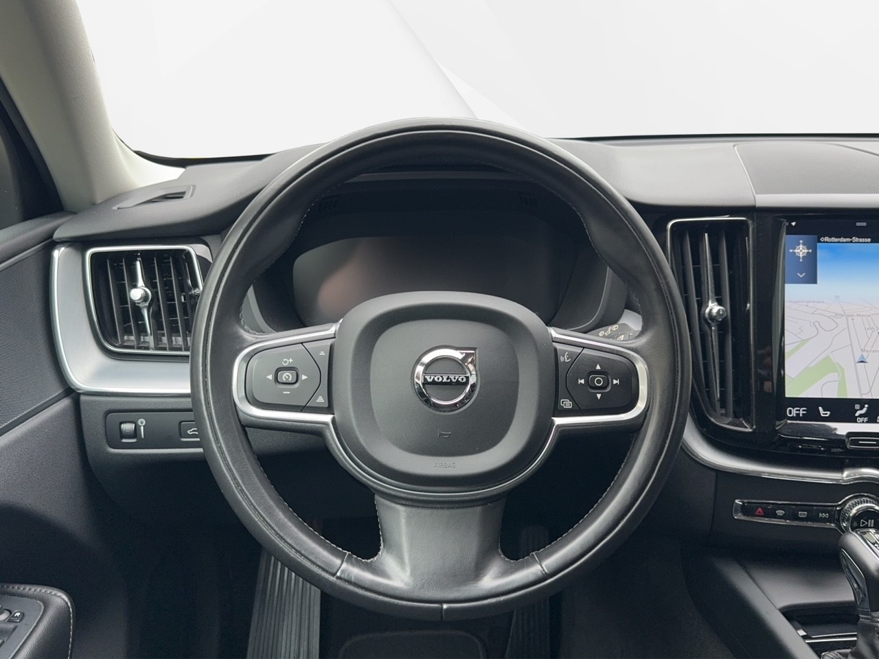 VOLVO XC60 D4 AWD Momentum Geartronic-image-12
