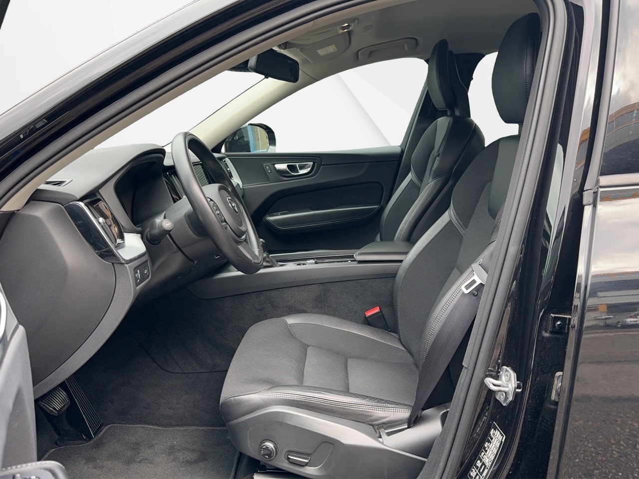 VOLVO XC60 D4 AWD Momentum Geartronic-image-7