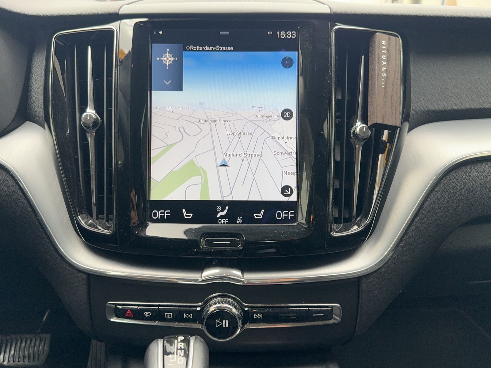 VOLVO XC60 D4 AWD Momentum Geartronic-image-11