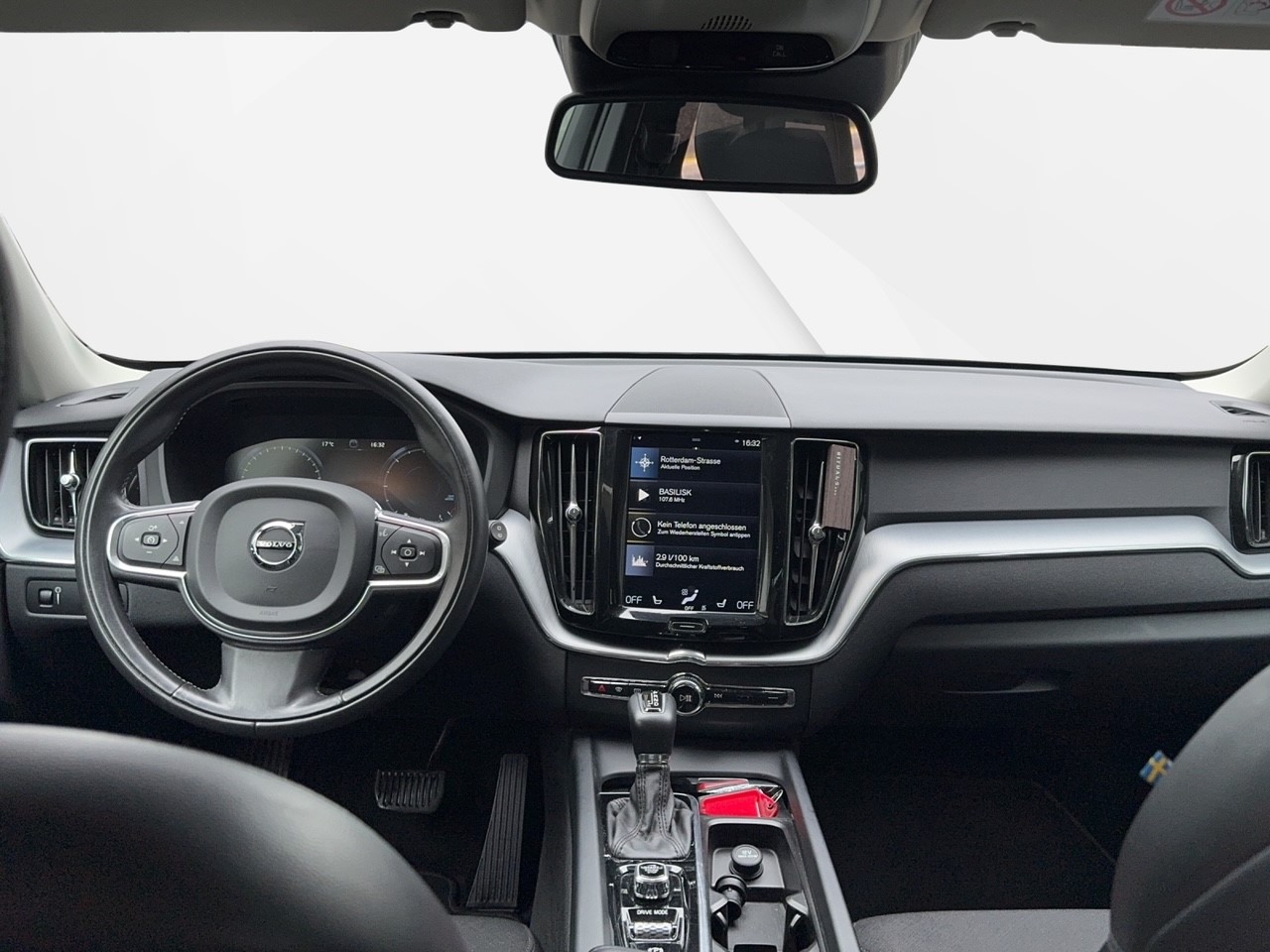 VOLVO XC60 D4 AWD Momentum Geartronic-image-8