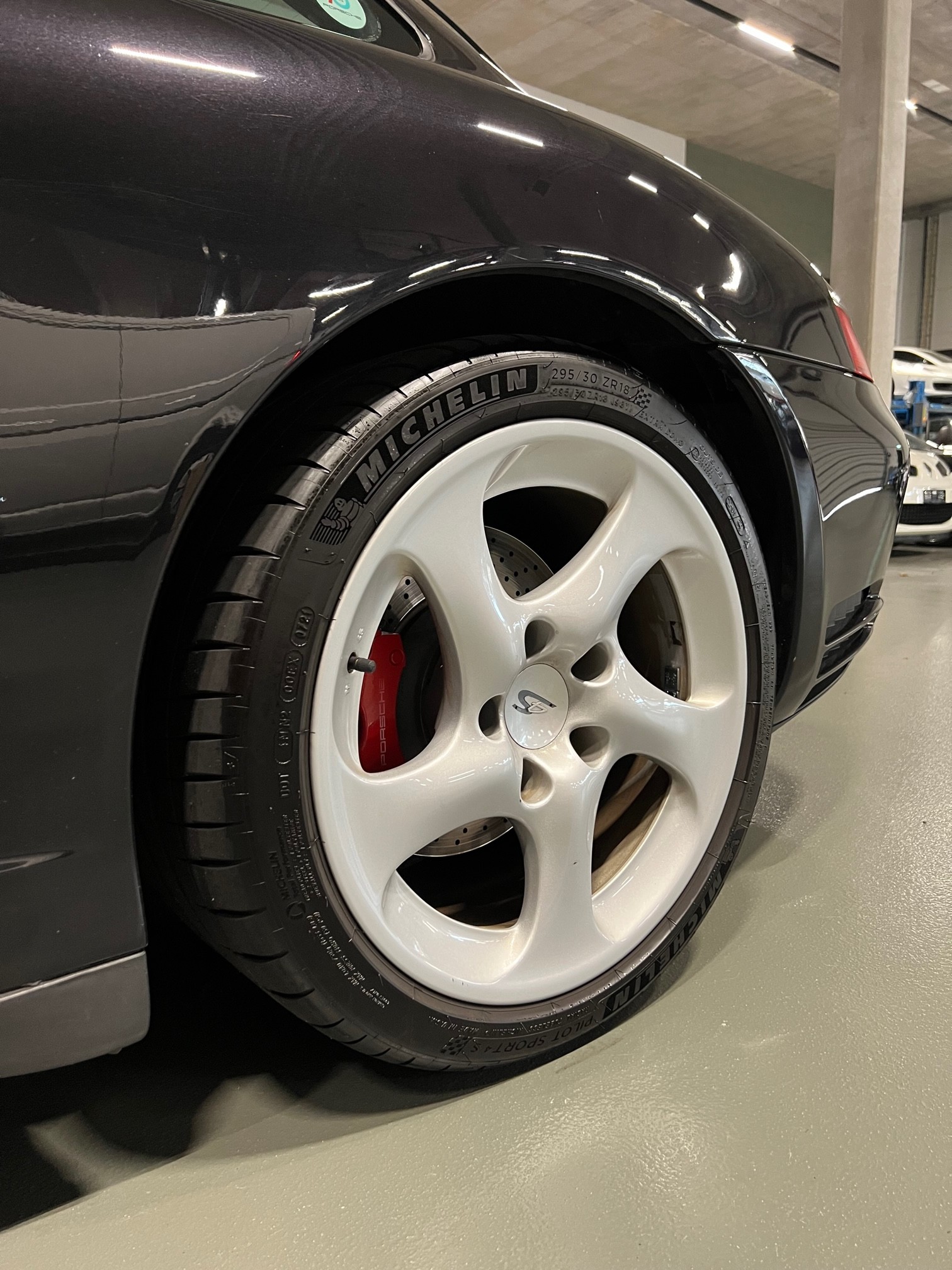 PORSCHE 911 Carrera 4 S-image-13