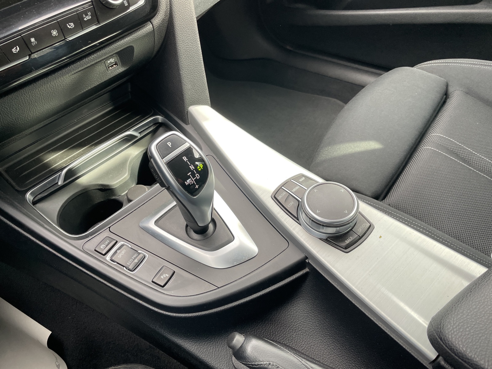 BMW 330i GT xDrive Steptronic [Expertise du jour + Garantie 12 mois + Service & Immat. Offerts]-image-14