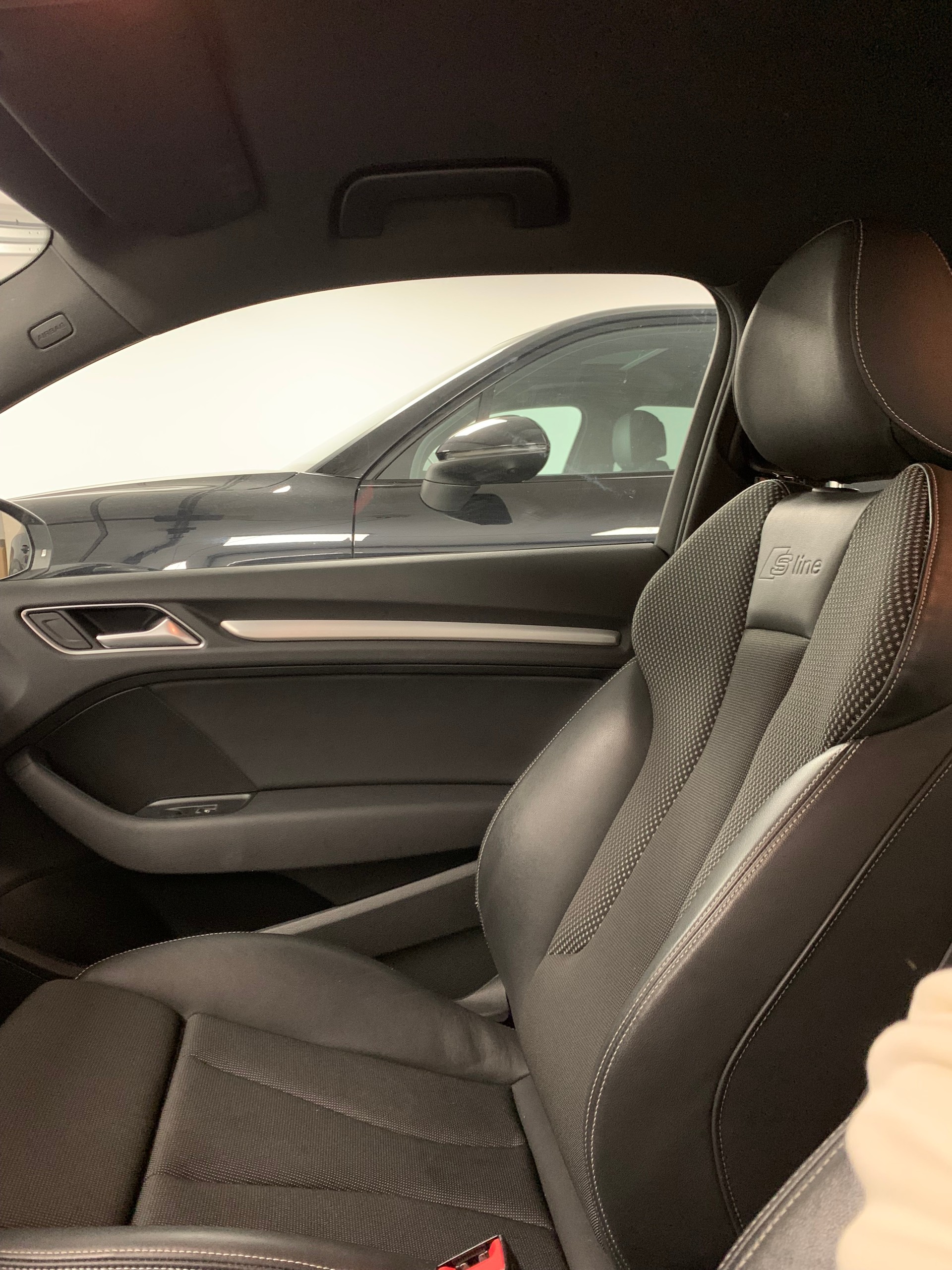 AUDI A3 1.4 TFSI Ambition-image-4