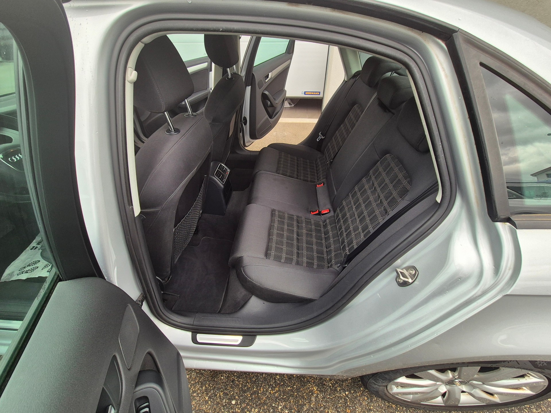 AUDI A4 2.0 TDI multitronic-image-9