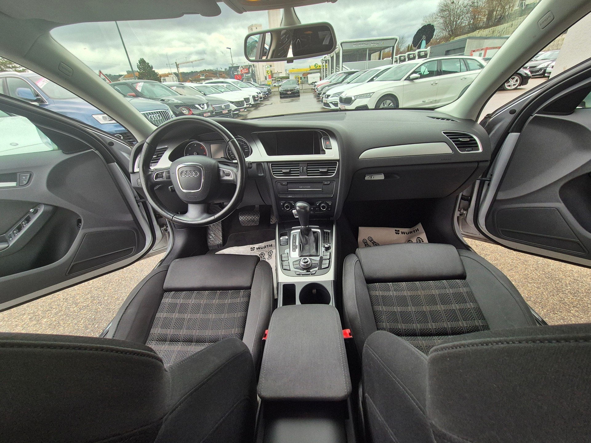 AUDI A4 2.0 TDI multitronic-image-8