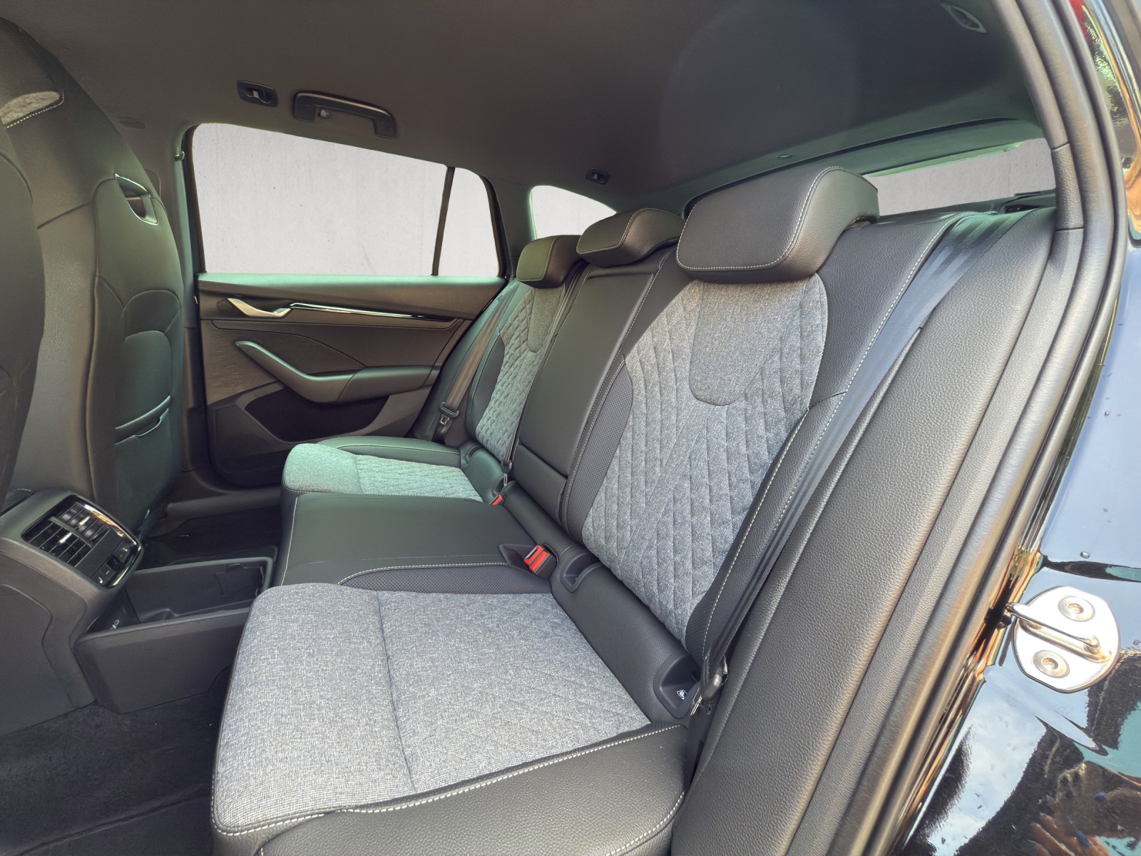 SKODA Octavia Combi 2.0 TSI DSG Sport Line 4x4-image-5