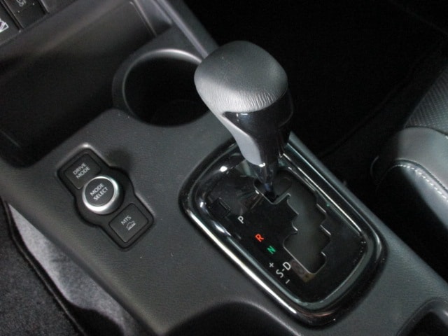 TOYOTA Hilux 2.8d MHEV Invincible Double Cab 4x4-image-7