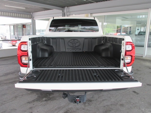 TOYOTA Hilux 2.8d MHEV Invincible Double Cab 4x4-image-9