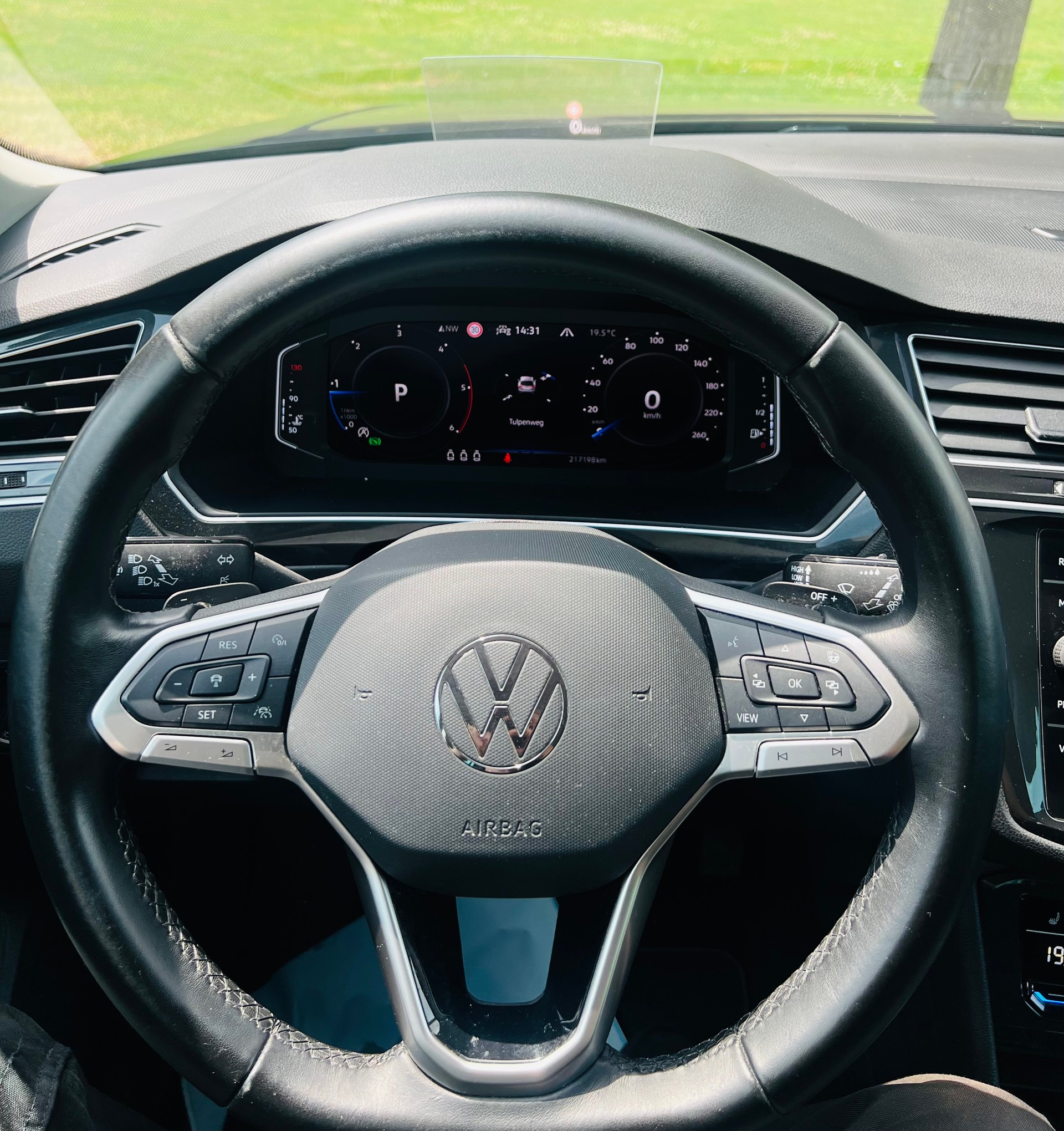 VW Tiguan 2.0 TDI SCR Elegance 4Motion DSG-image-15