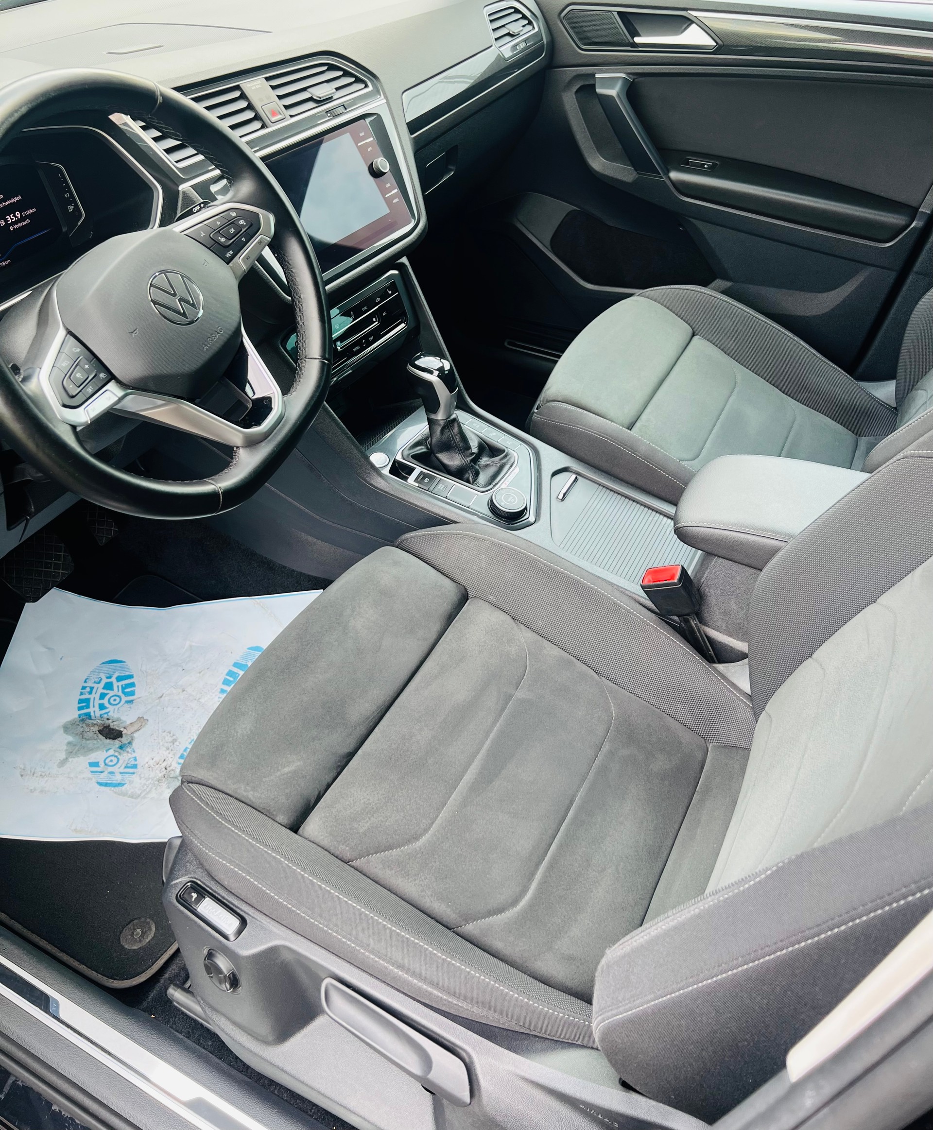 VW Tiguan 2.0 TDI SCR Elegance 4Motion DSG-image-10