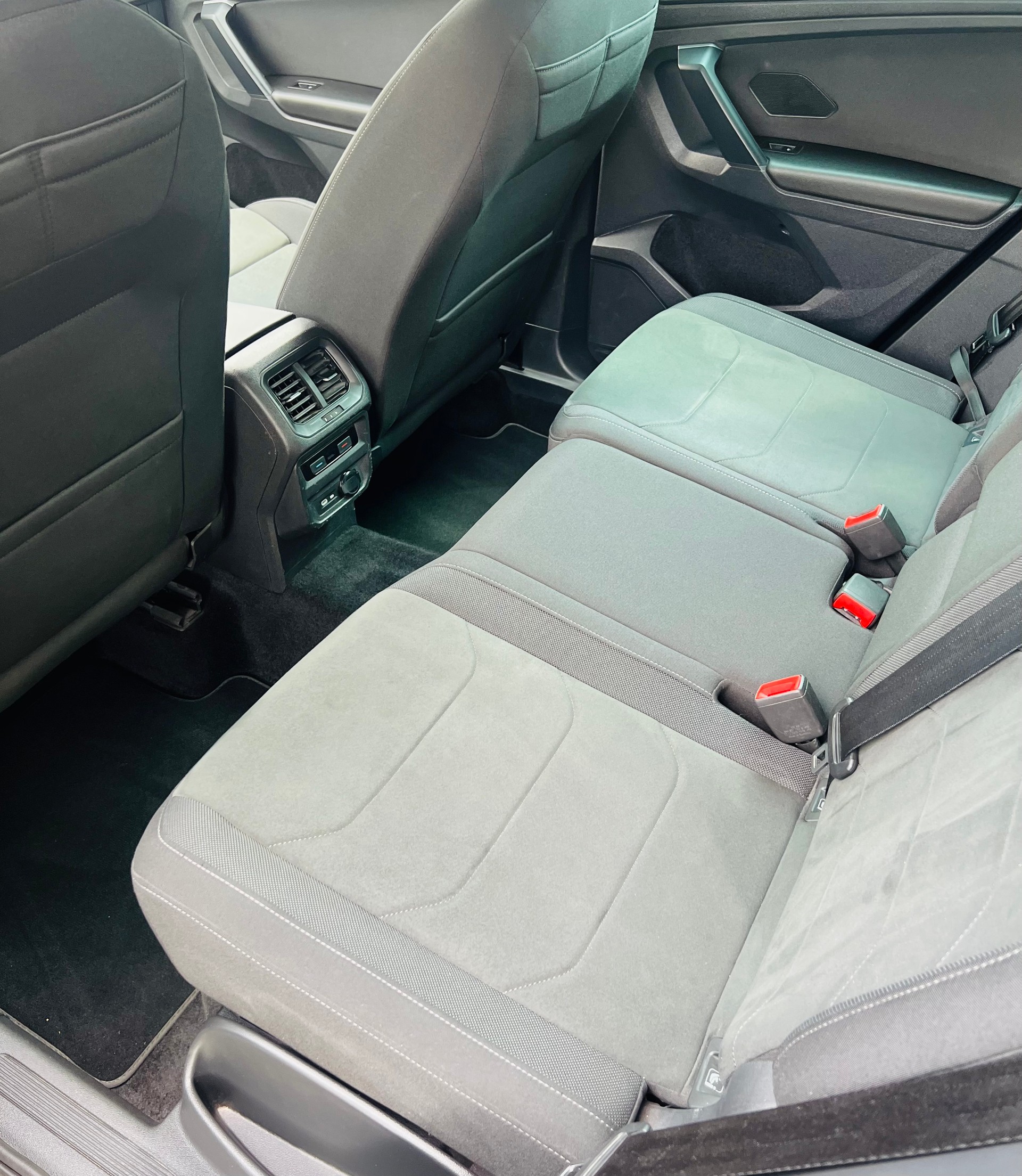 VW Tiguan 2.0 TDI SCR Elegance 4Motion DSG-image-11