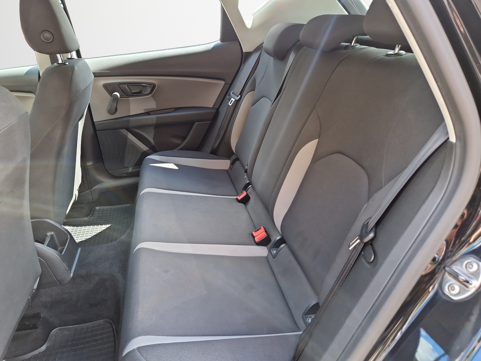 SEAT Leon ST 1.2 TSI Reference-image-10