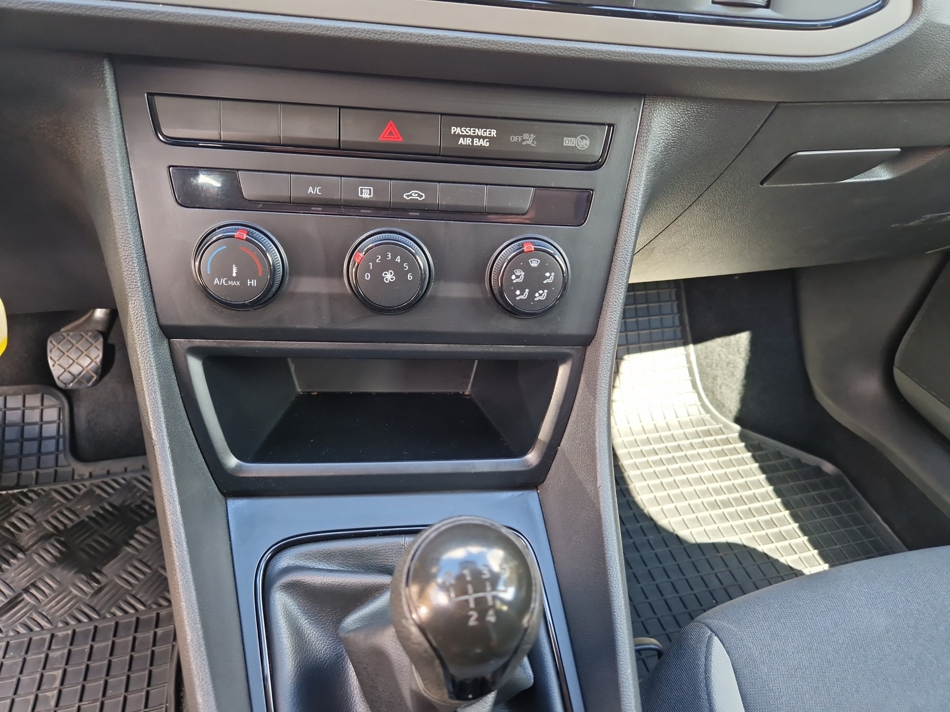 SEAT Leon ST 1.2 TSI Reference-image-12