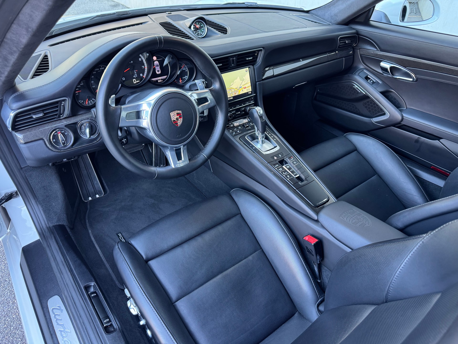 PORSCHE 911 Turbo S PDK-image-9