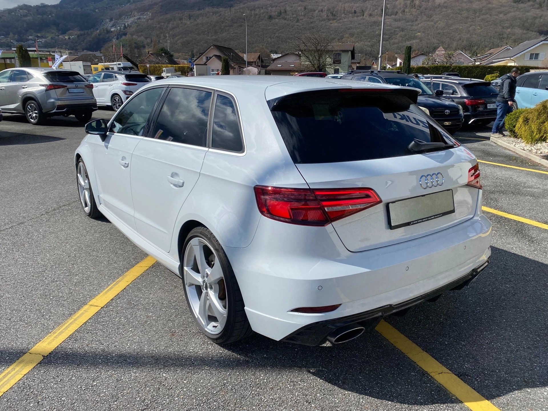 AUDI RS3 Sportback 2.5 TSI quattro S-tronic-image-2