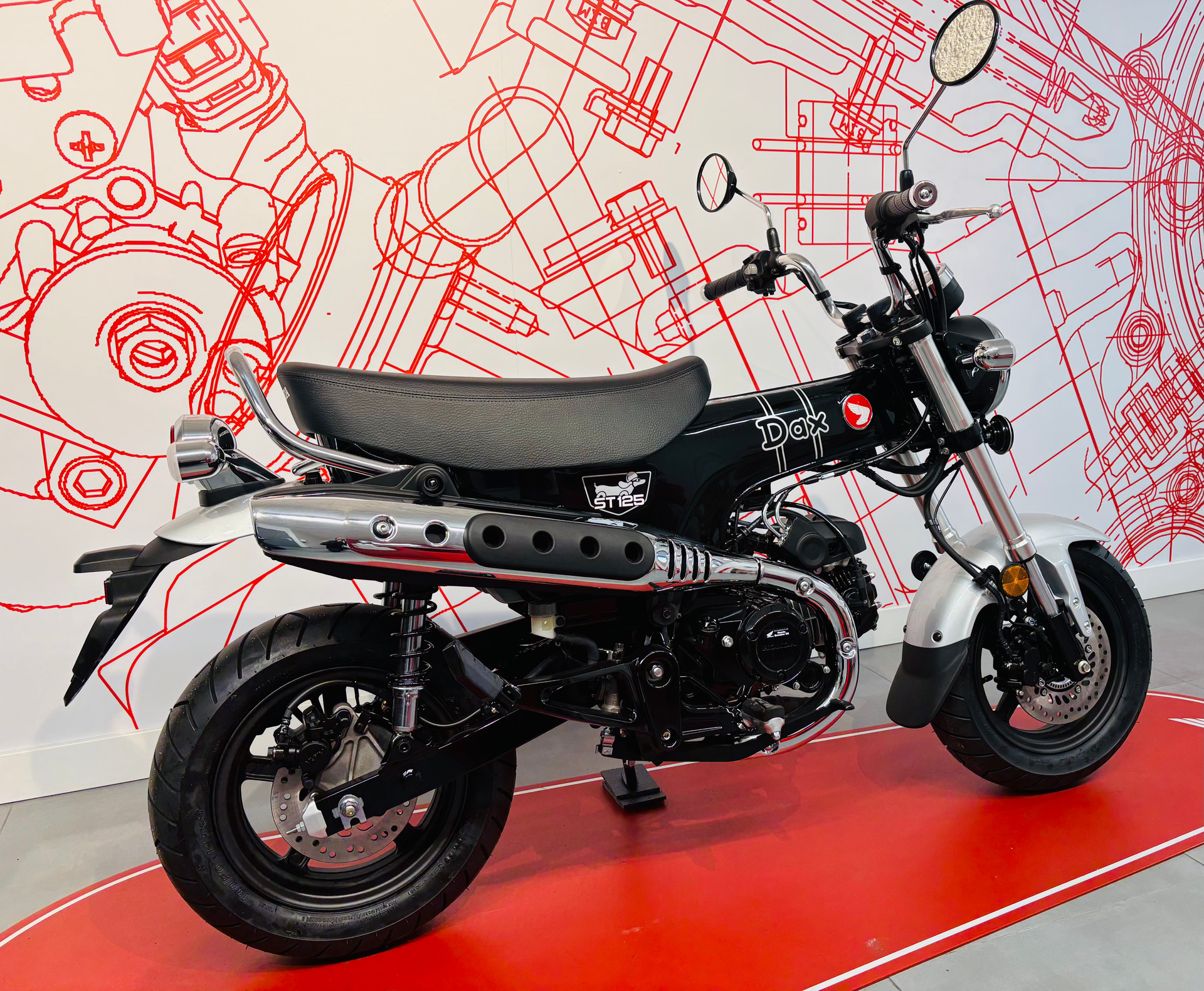 HONDA DAX-showroom-element-3