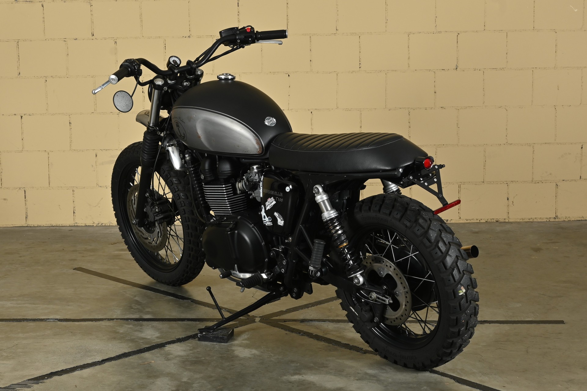 TRIUMPH Bonneville 900 i T 100-image-5