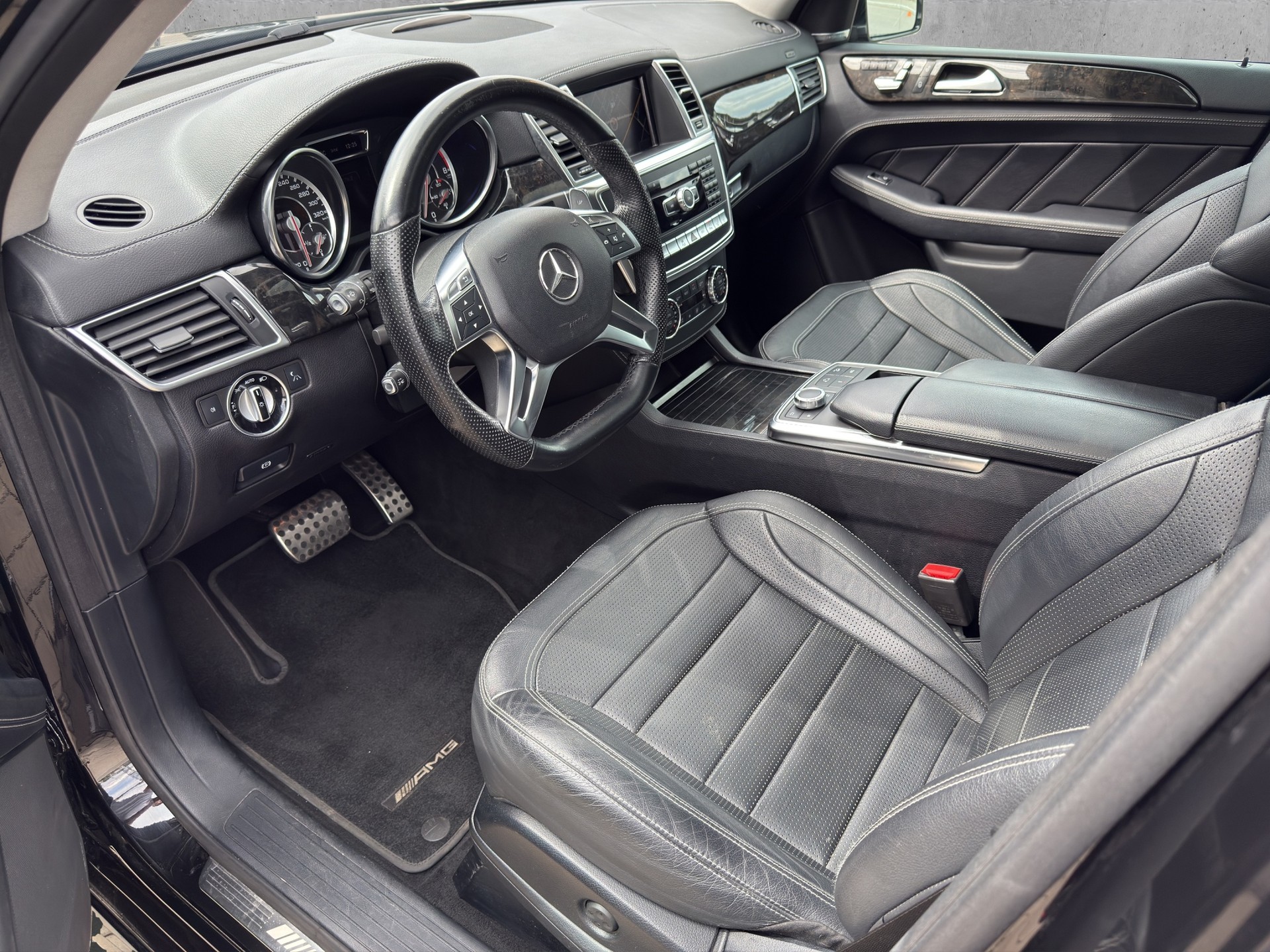 MERCEDES-BENZ ML 63 AMG V8-image-10