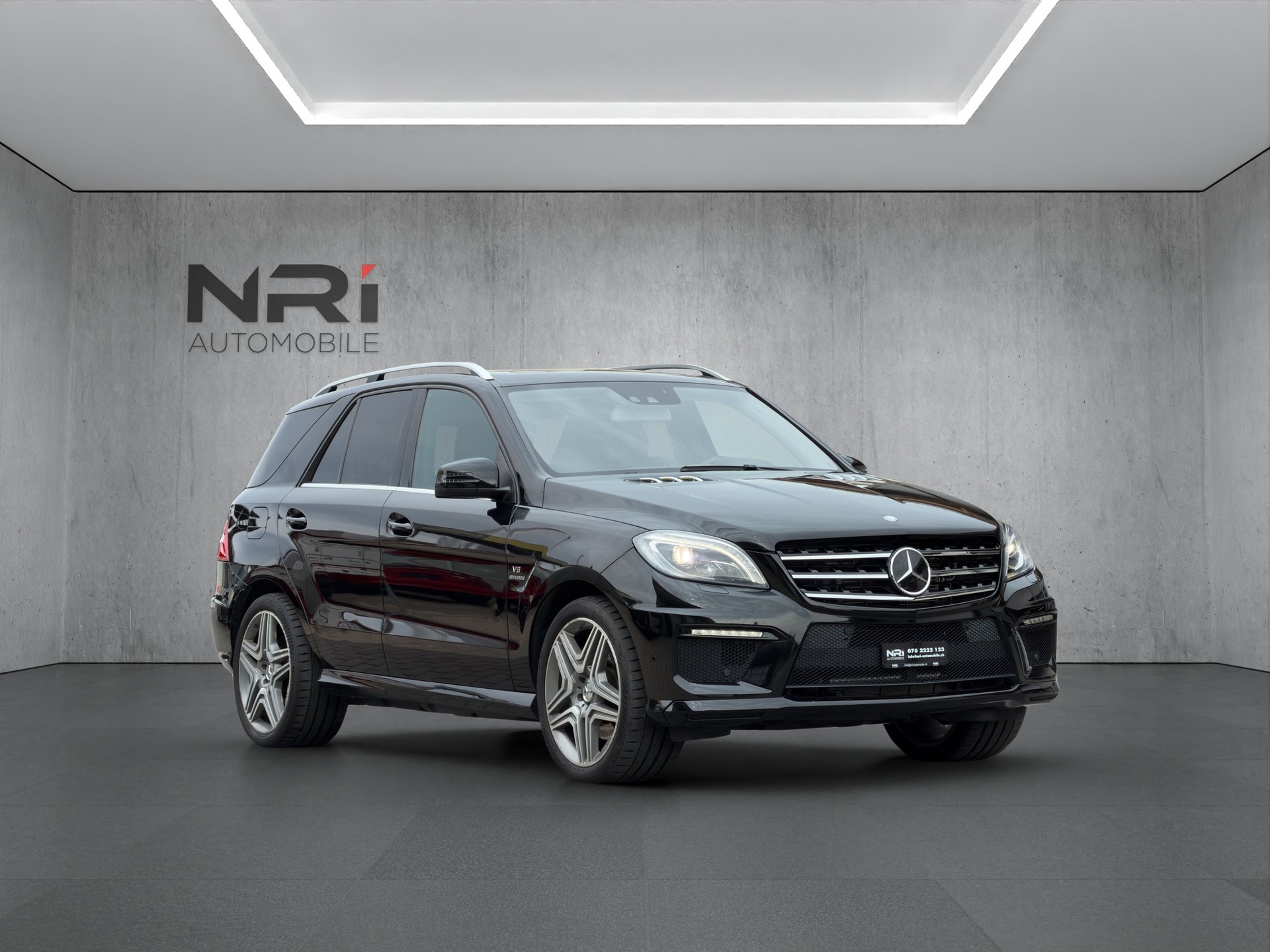 MERCEDES-BENZ ML 63 AMG V8-showroom-element-2
