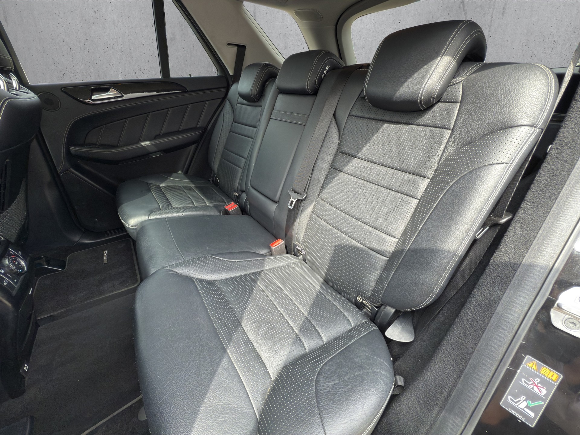 MERCEDES-BENZ ML 63 AMG V8-image-12