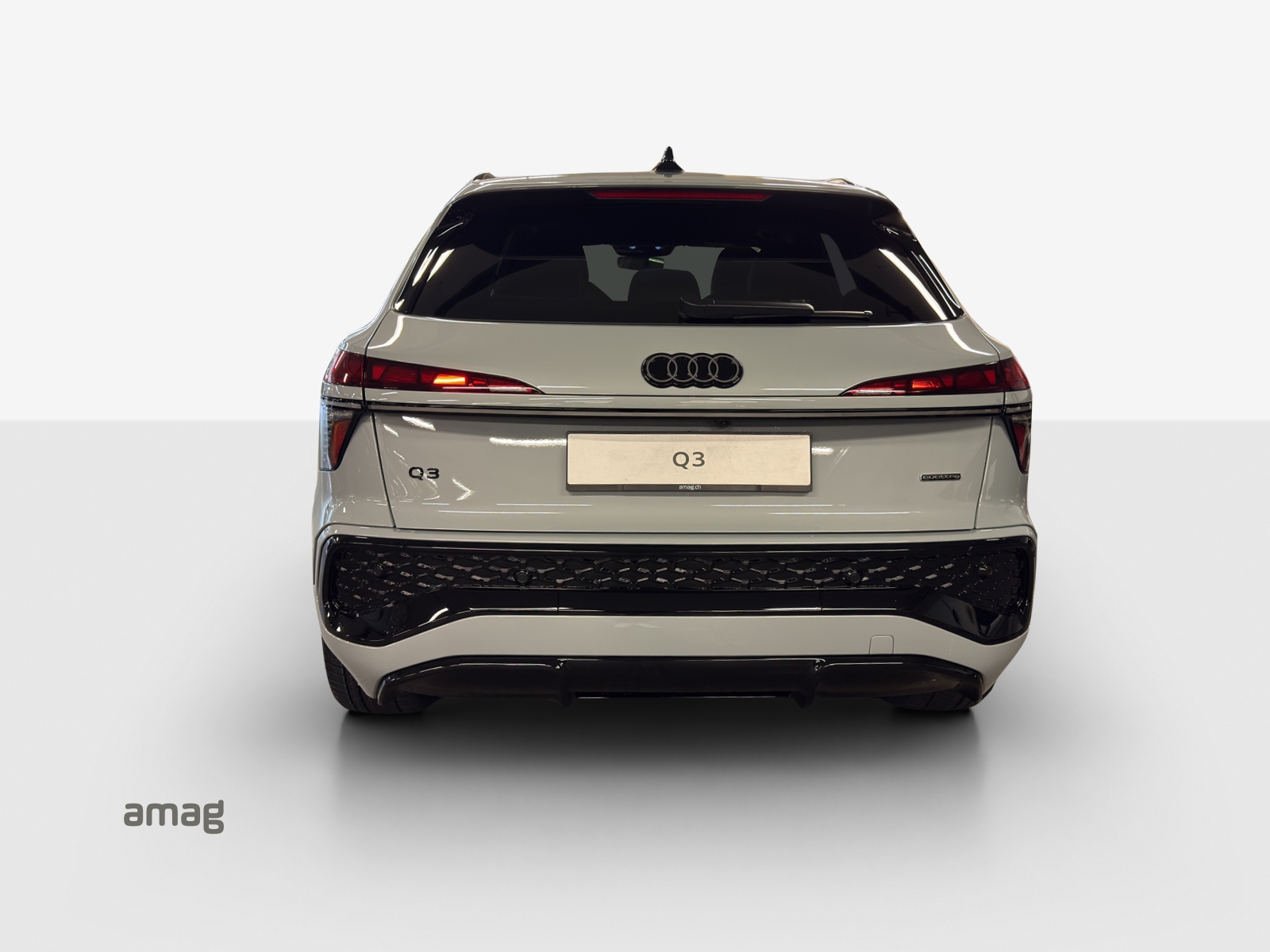 AUDI Q3 SUV TFSI quattro 195 kW S tronic-image-3