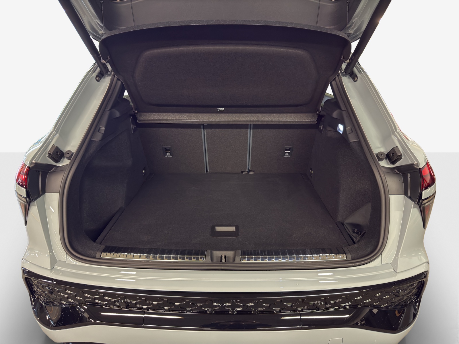 AUDI Q3 SUV TFSI quattro 195 kW S tronic-image-12
