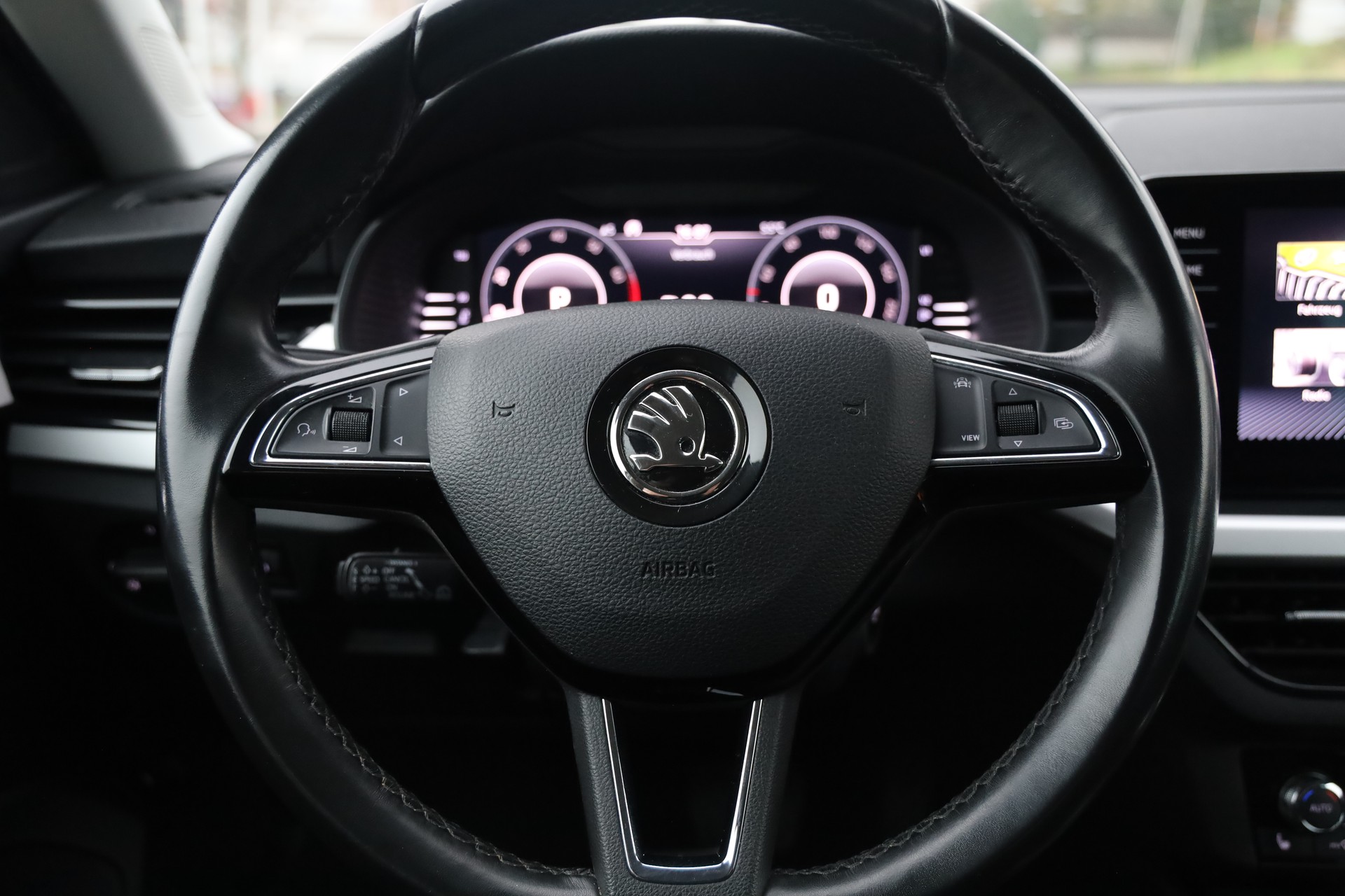 SKODA Kamiq 1.5 TSI ACT Ambition DSG-image-12
