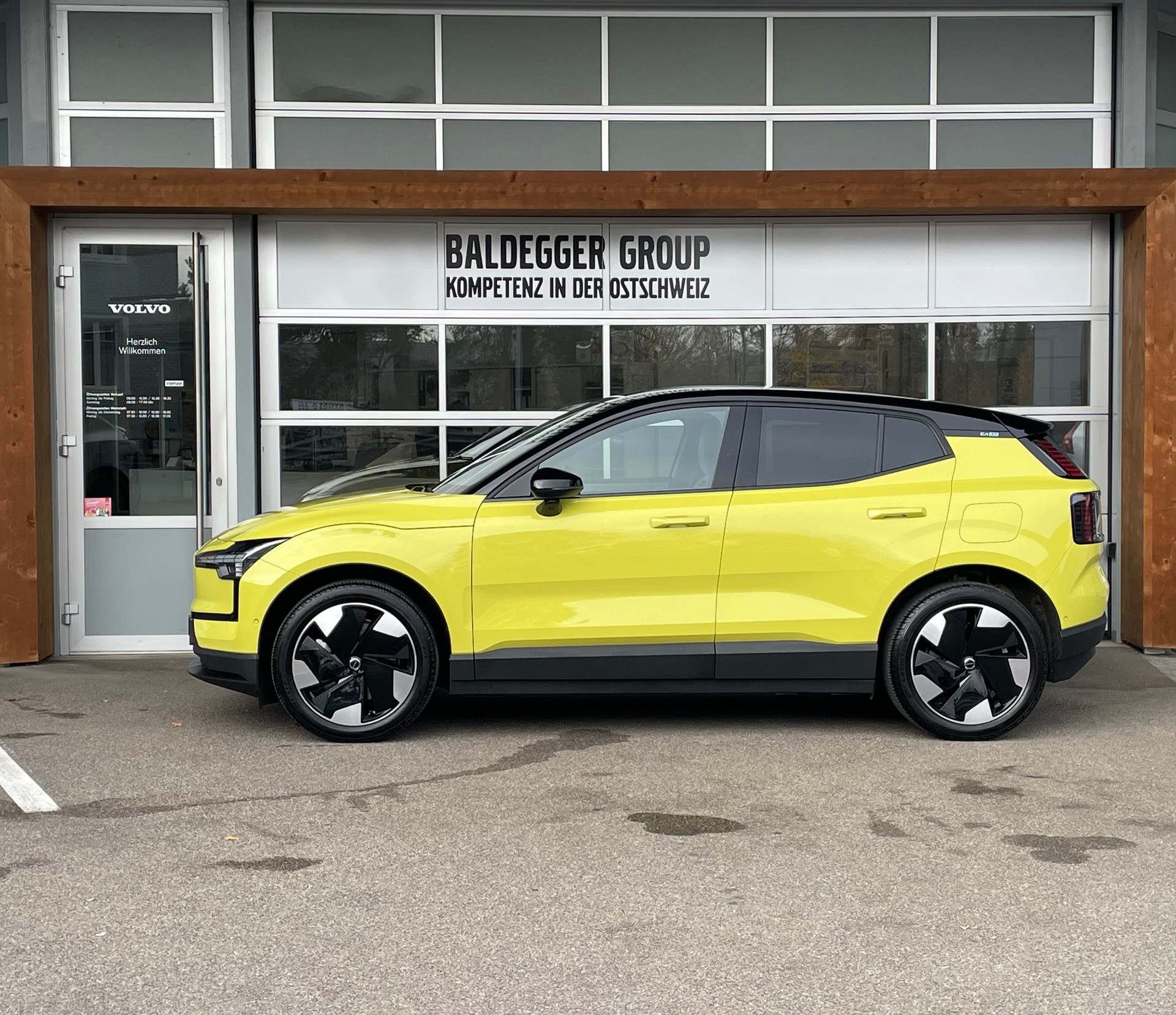 VOLVO EX 30 E60 Twin Ultra AWD-image-8