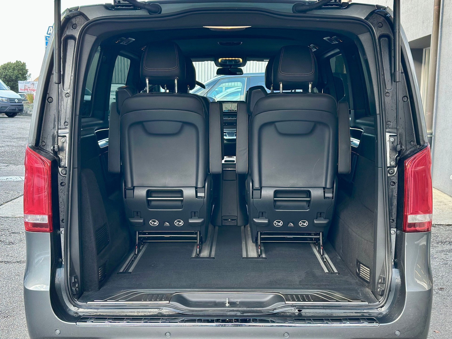 MERCEDES-BENZ EQV 300 Avantgarde lang-image-11