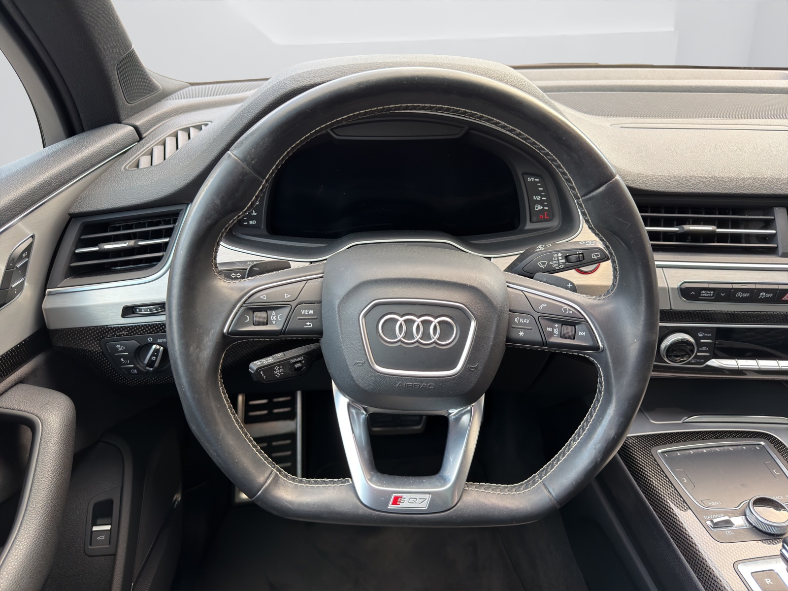 AUDI SQ7 4.0 V8 TDI quattro T-Tronic-image-16