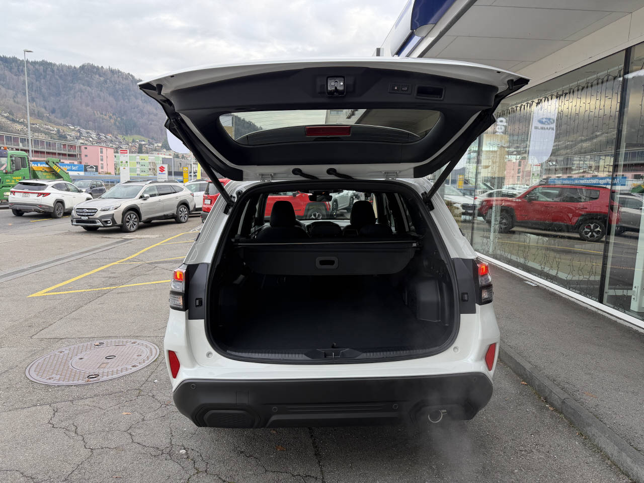 SUBARU Forester Station 2.0i e-Boxer Swiss Plus-image-5