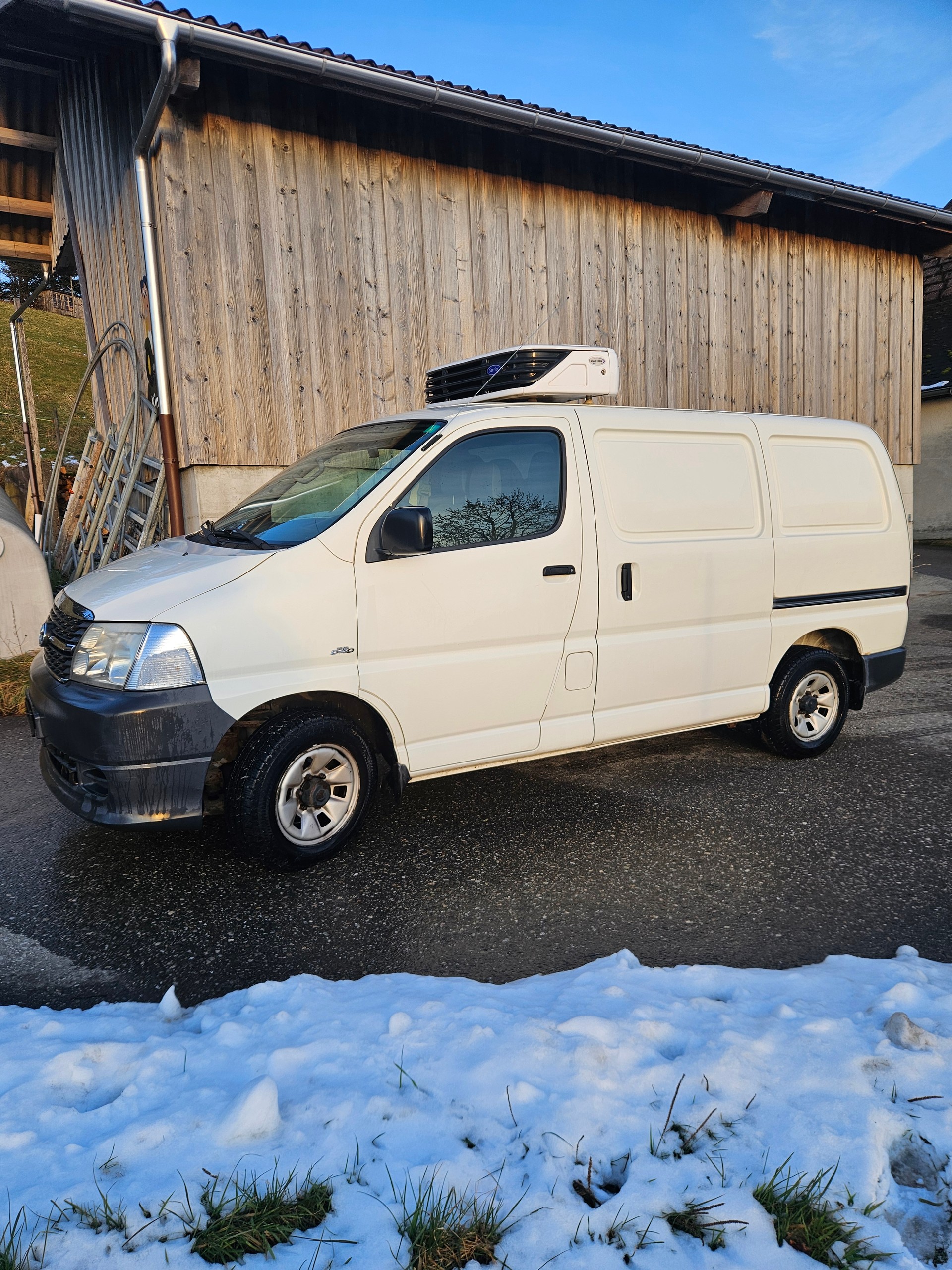 TOYOTA HI-ACE