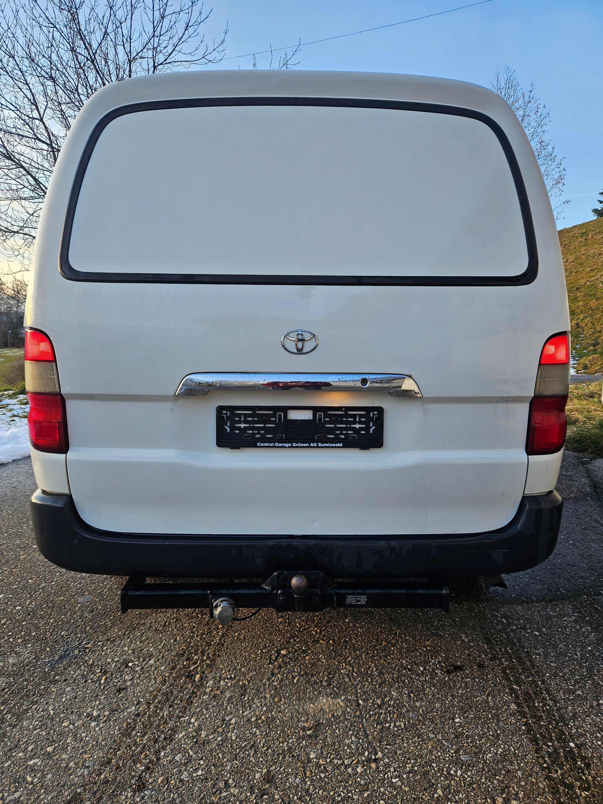 TOYOTA HI-ACE-image-3